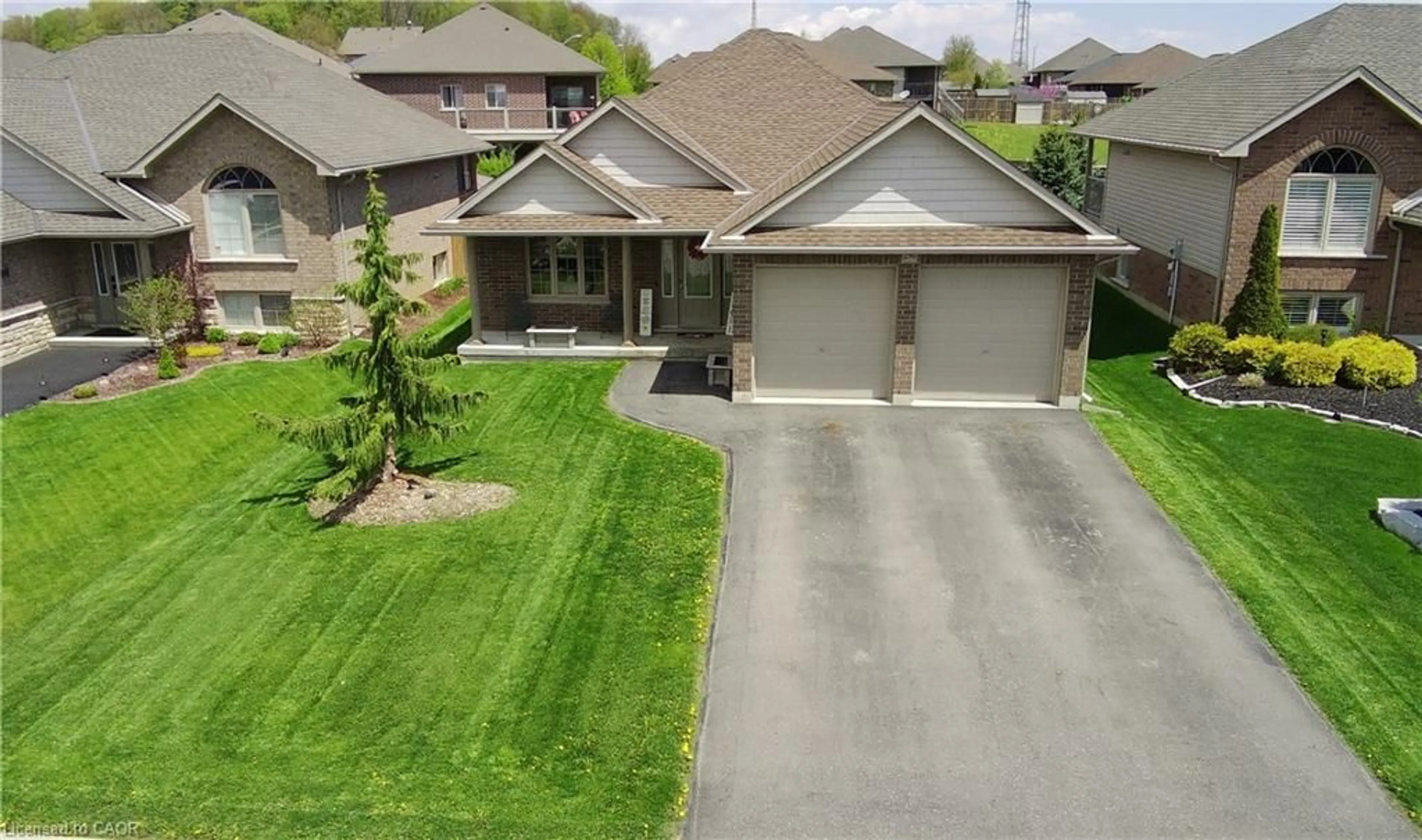 A pic from outside/outdoor area/front of a property/back of a property/a pic from drone, street for 296 Donly Dr, Simcoe Ontario N3Y 0C8