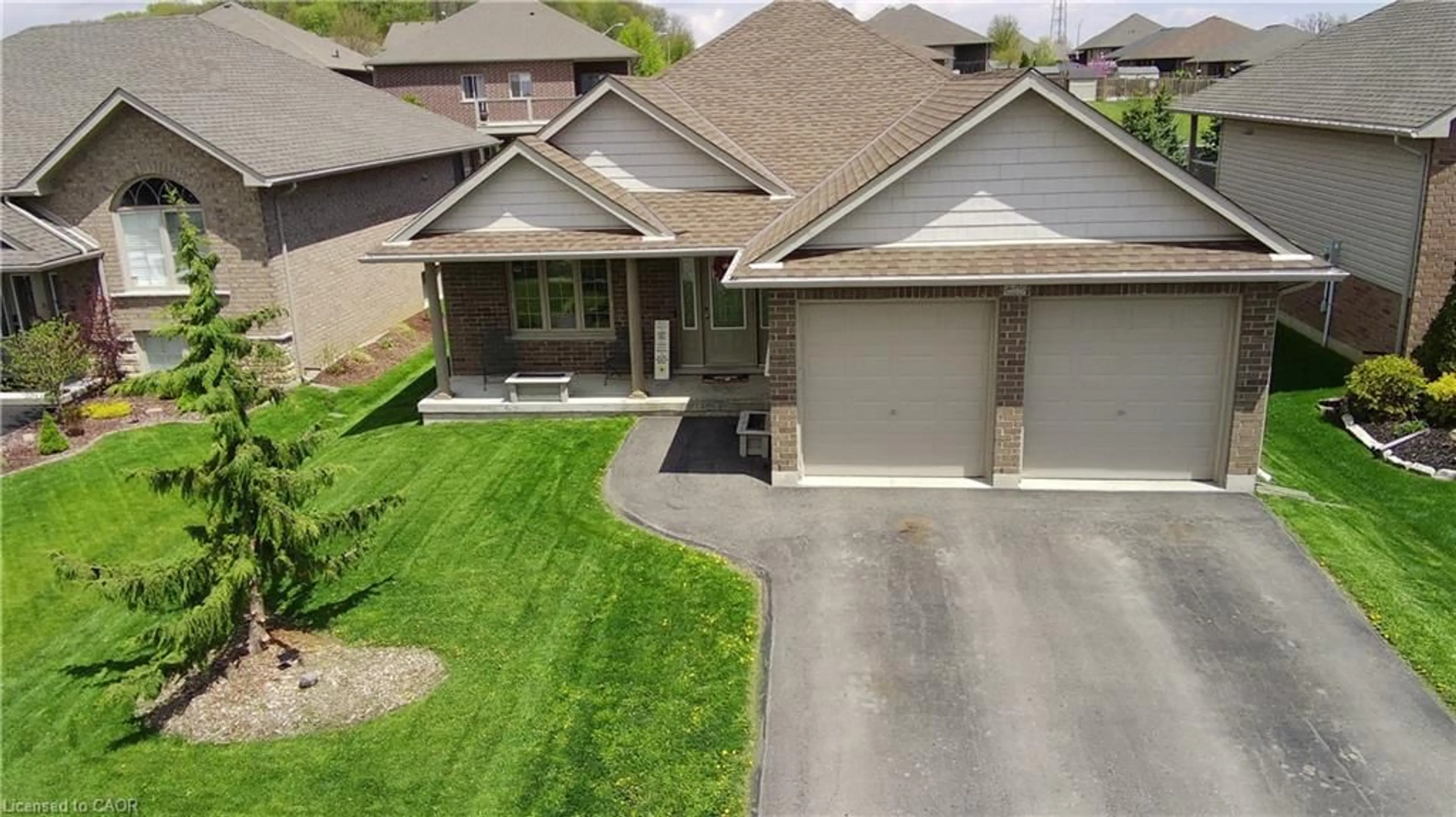 A pic from outside/outdoor area/front of a property/back of a property/a pic from drone, street for 296 Donly Dr, Simcoe Ontario N3Y 0C8