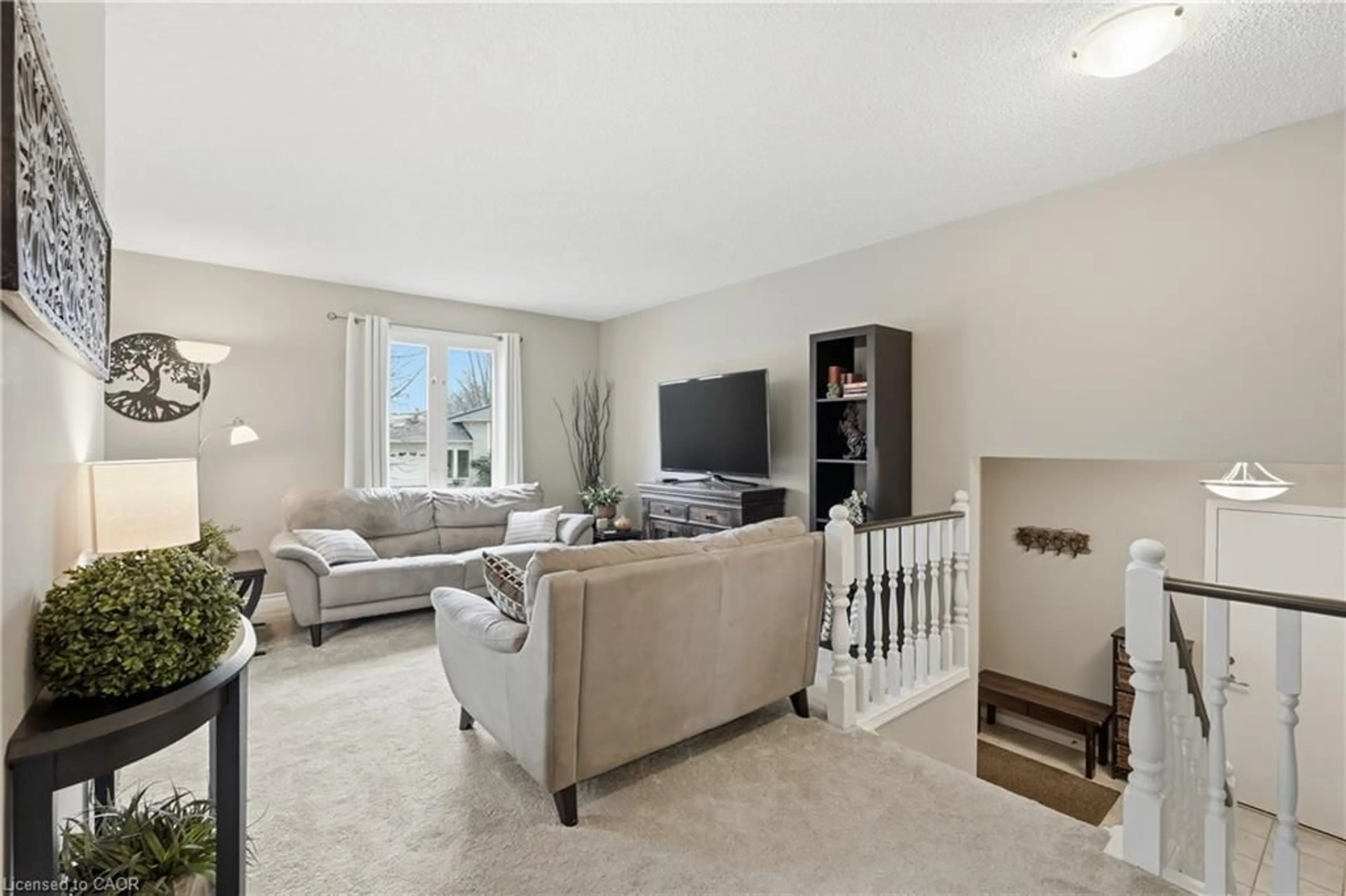 Living room with furniture, unknown for 32 Hobart Cres, Brantford Ontario N3P 1V6