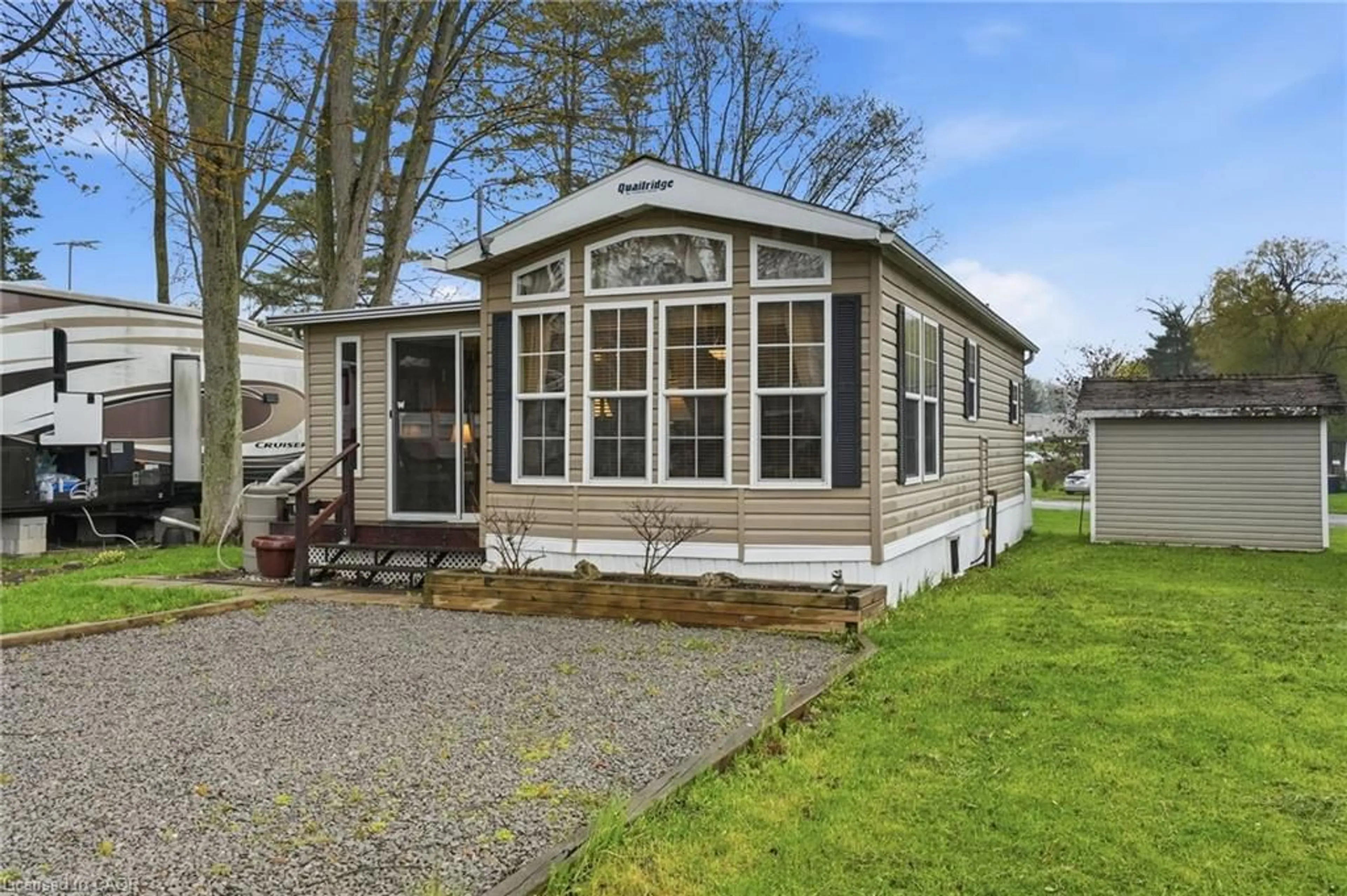 Home with vinyl exterior material, unknown for 2490 Governor's Rd #B-19, Hamilton Ontario L0R 1T0