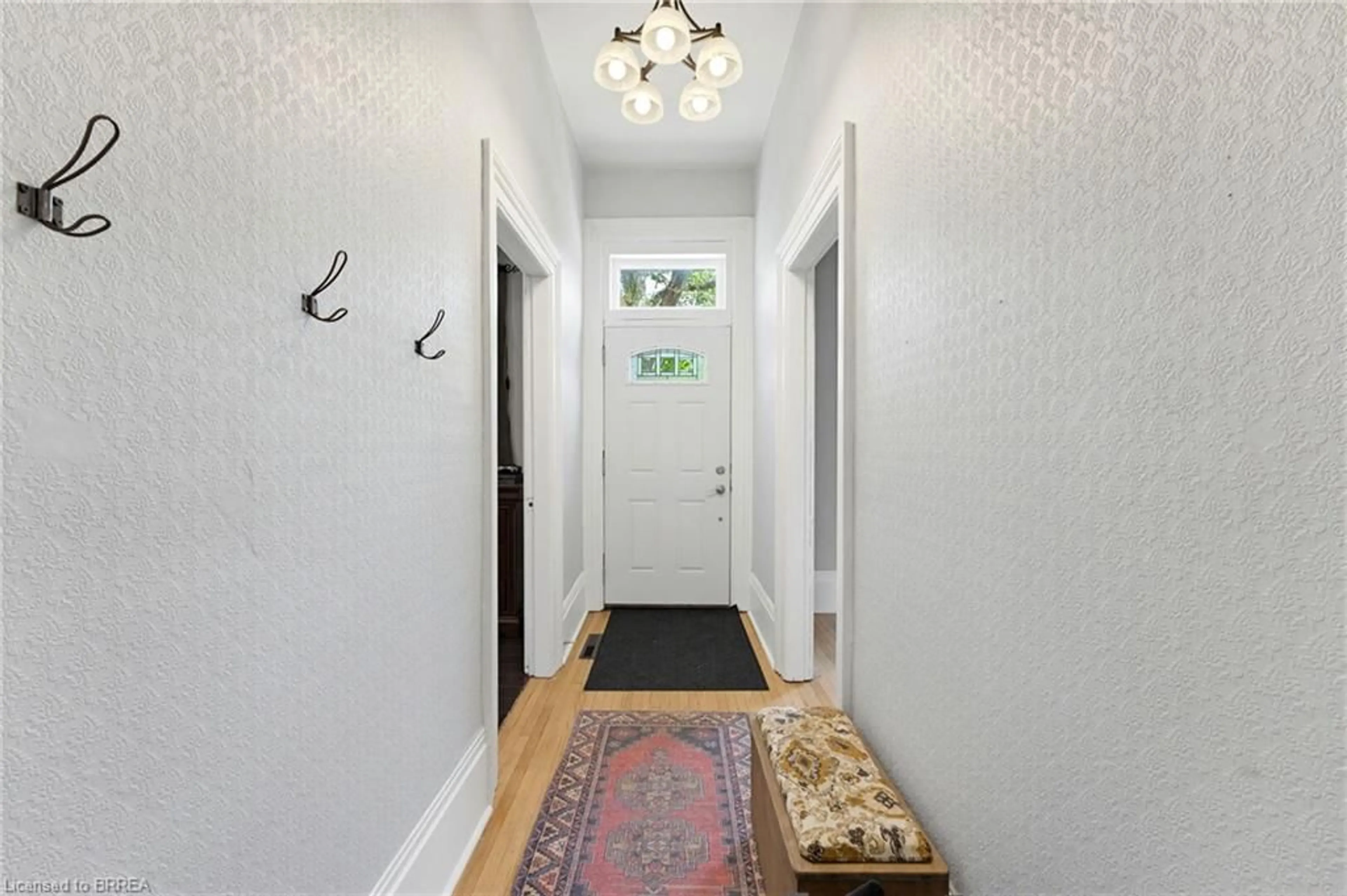Indoor entryway for 146 William St, Brantford Ontario N3T 3L3