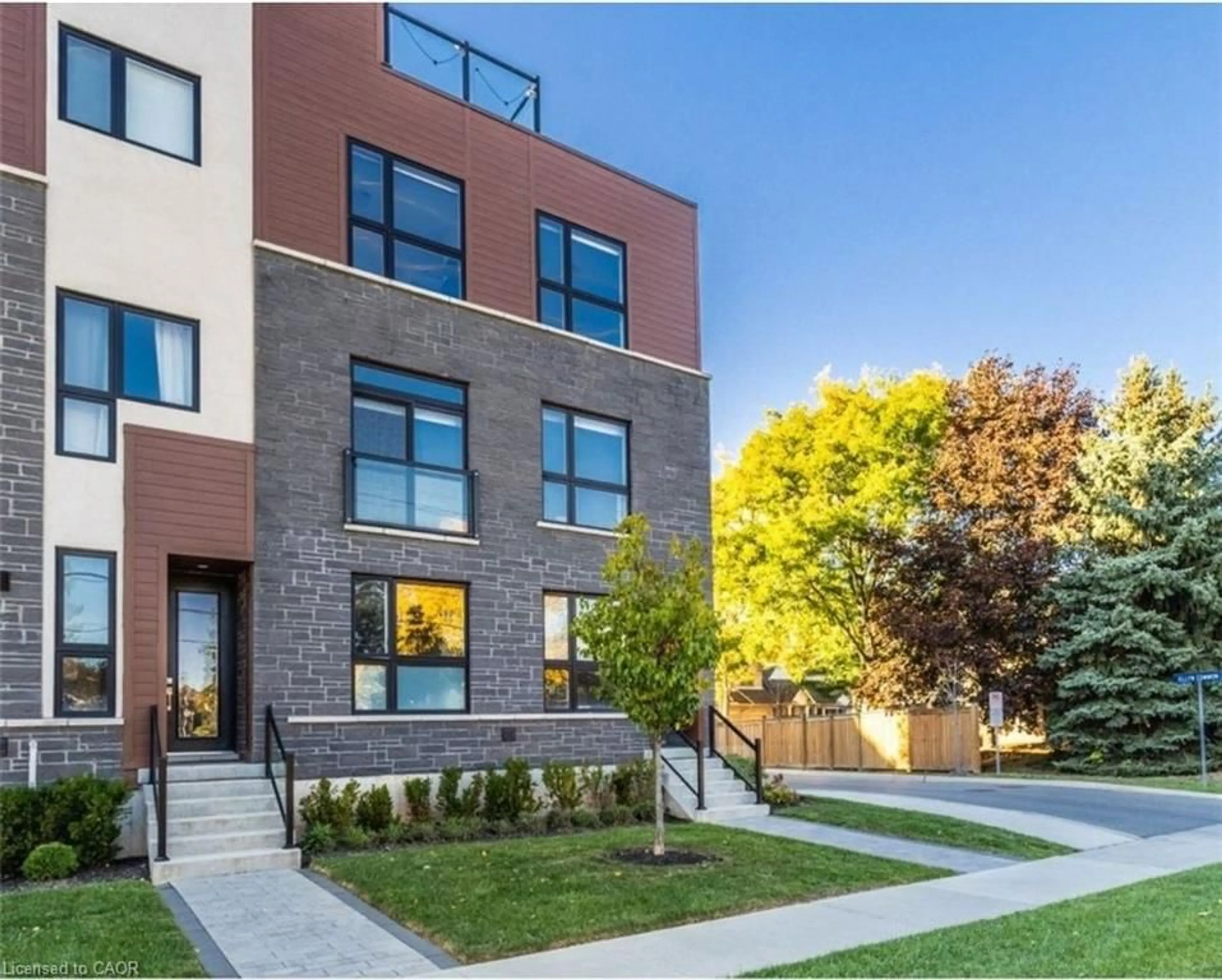 Home with brick exterior material, street for 3228 Ellyn Common, Burlington Ontario L7N 0A3