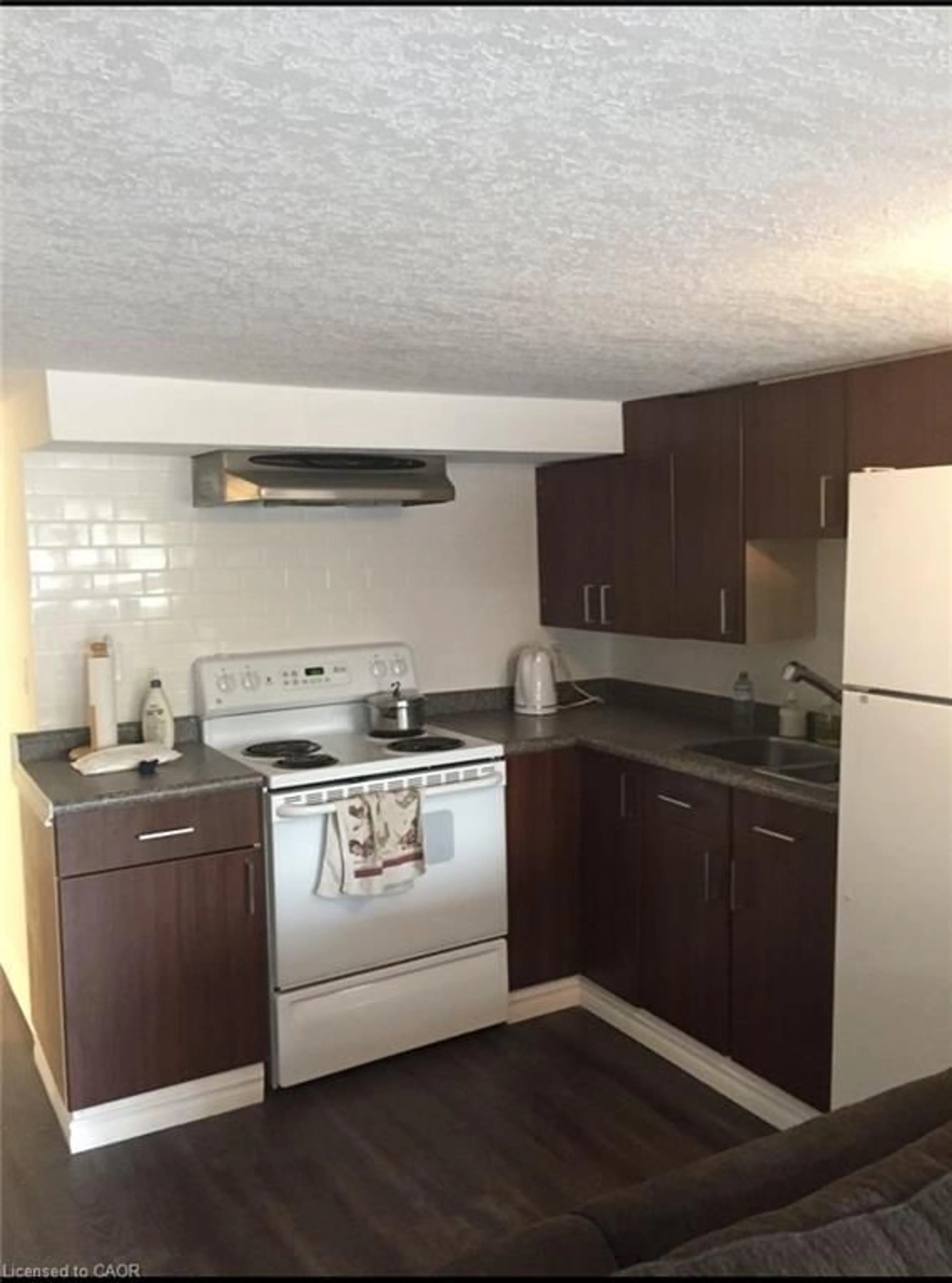 Standard kitchen, unknown for 456 Jackson St, Hamilton Ontario L8P 1N4