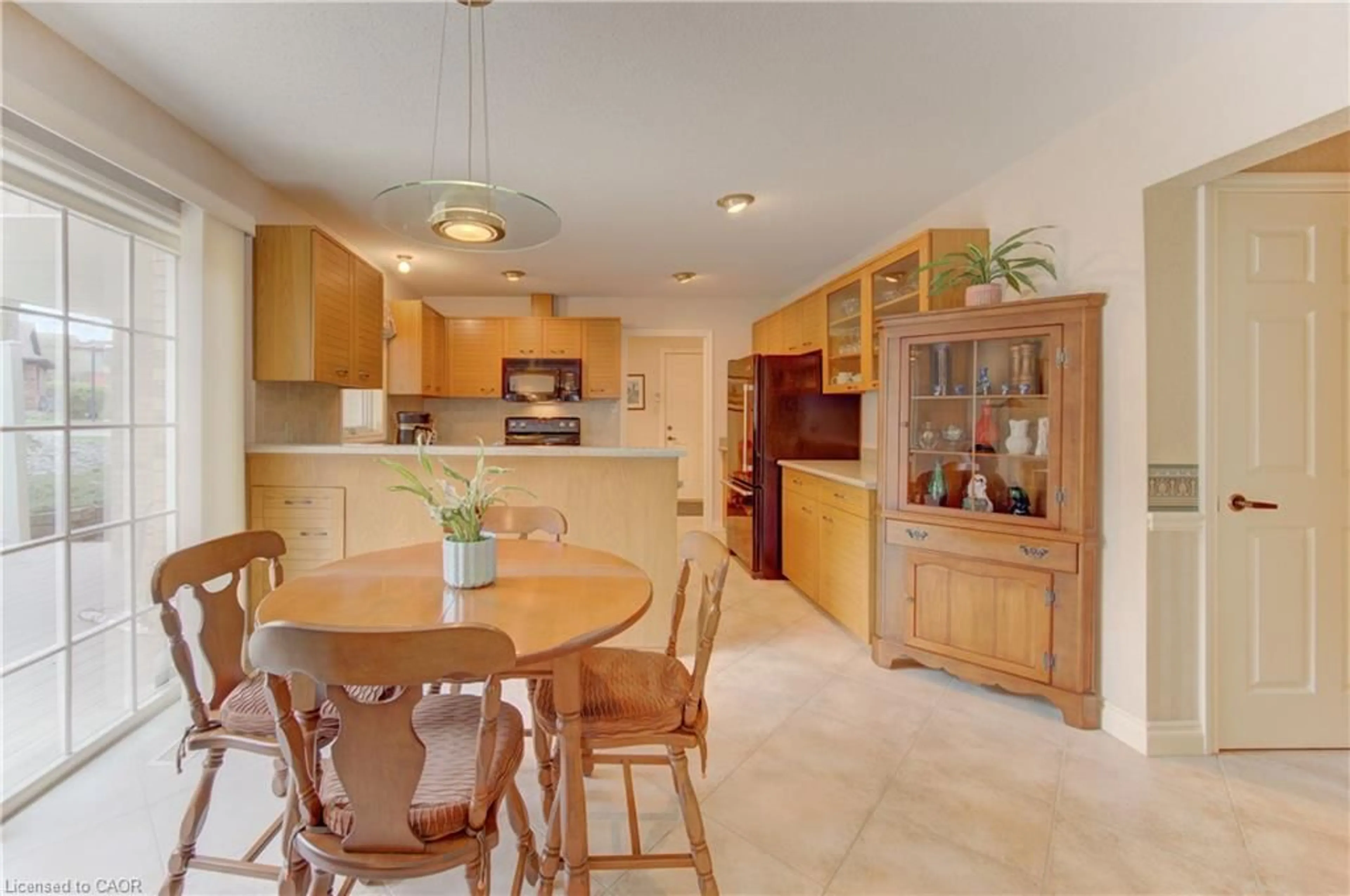 Open concept kitchen, ceramic/tile floor for 298 Roxton Dr, Waterloo Ontario N2T 1R5
