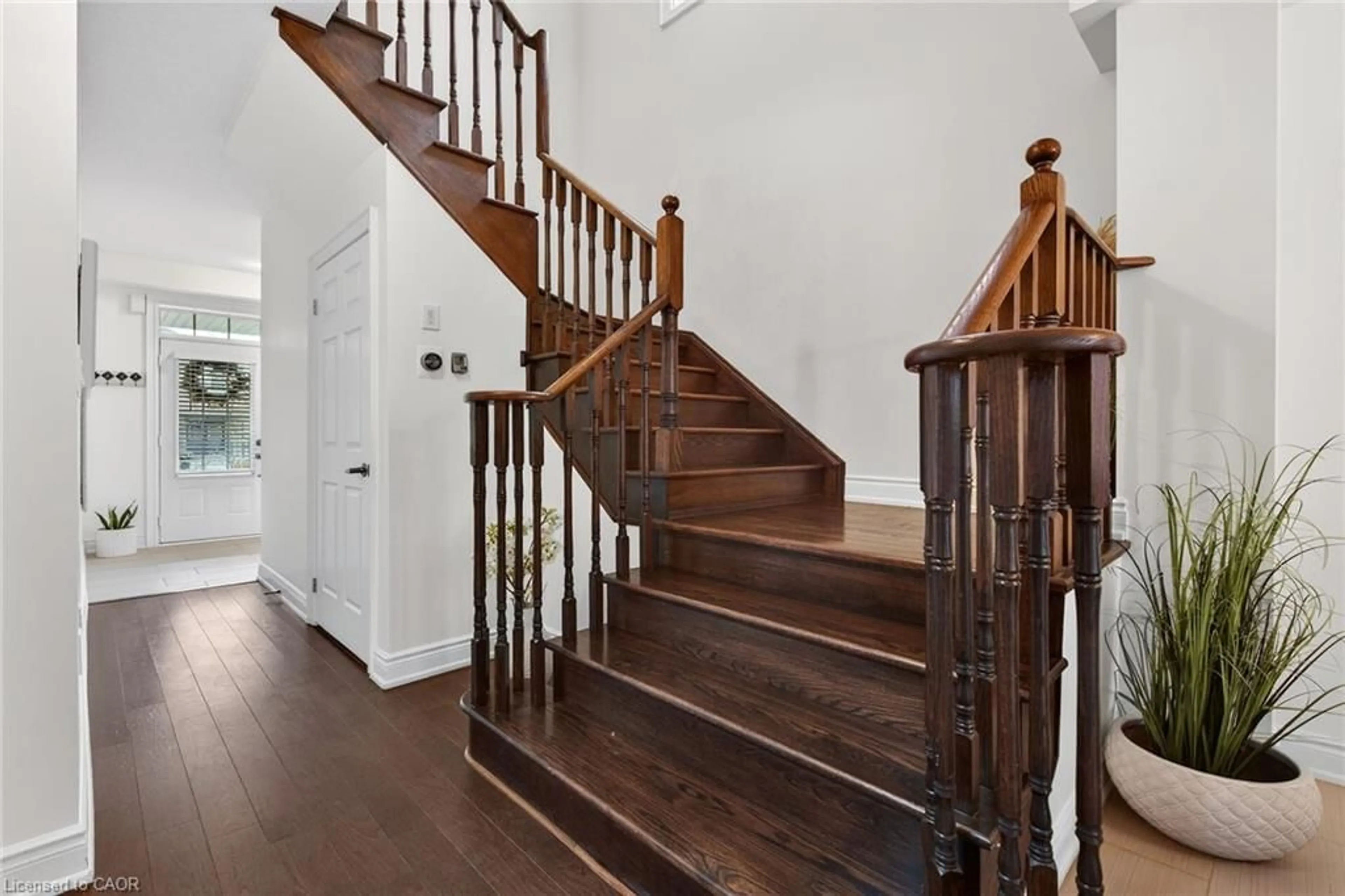 Stairs for 43 Cromarty Ave, Caledonia Ontario N3W 0B6