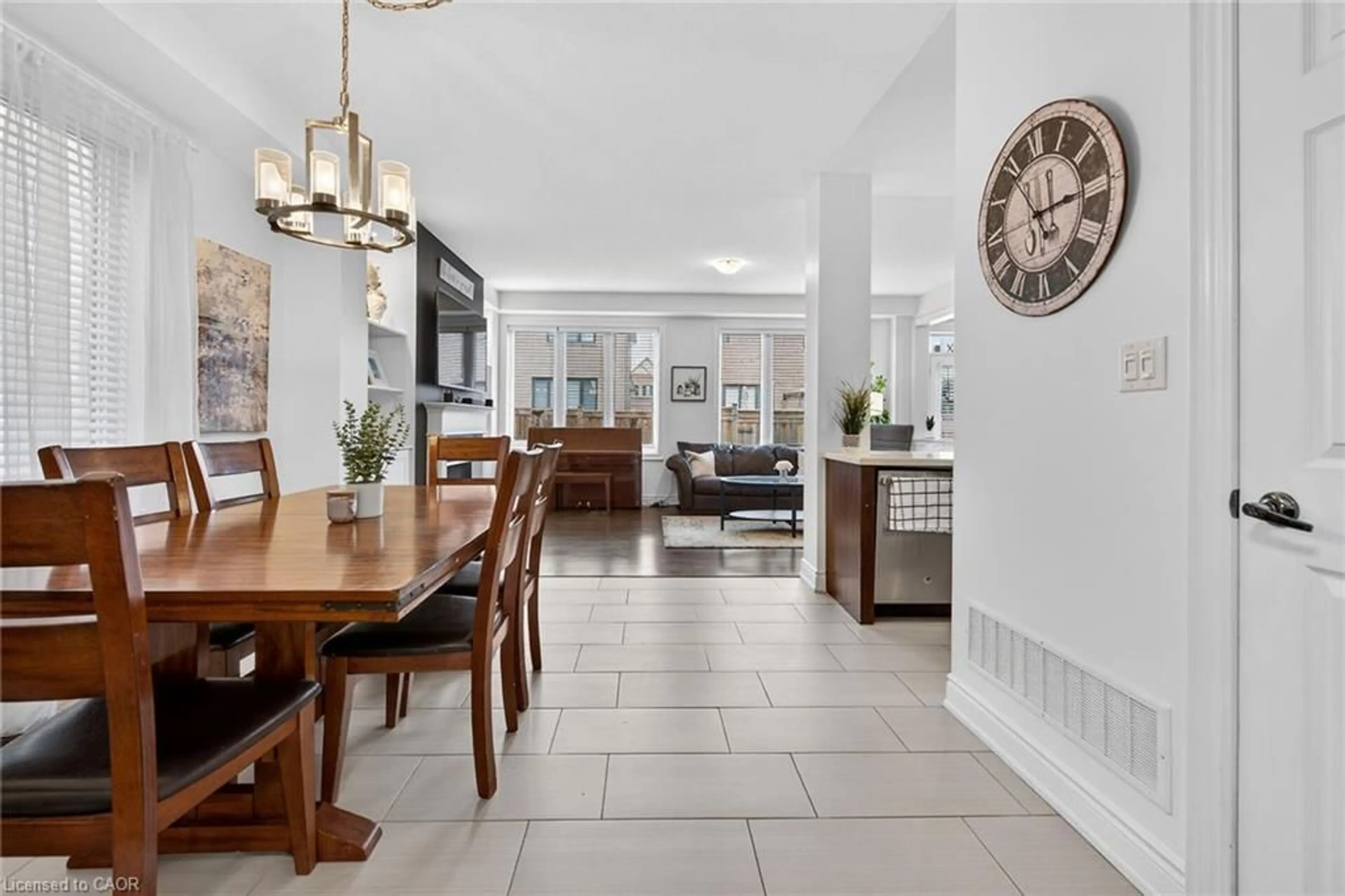 Open concept kitchen, ceramic/tile floor for 43 Cromarty Ave, Caledonia Ontario N3W 0B6