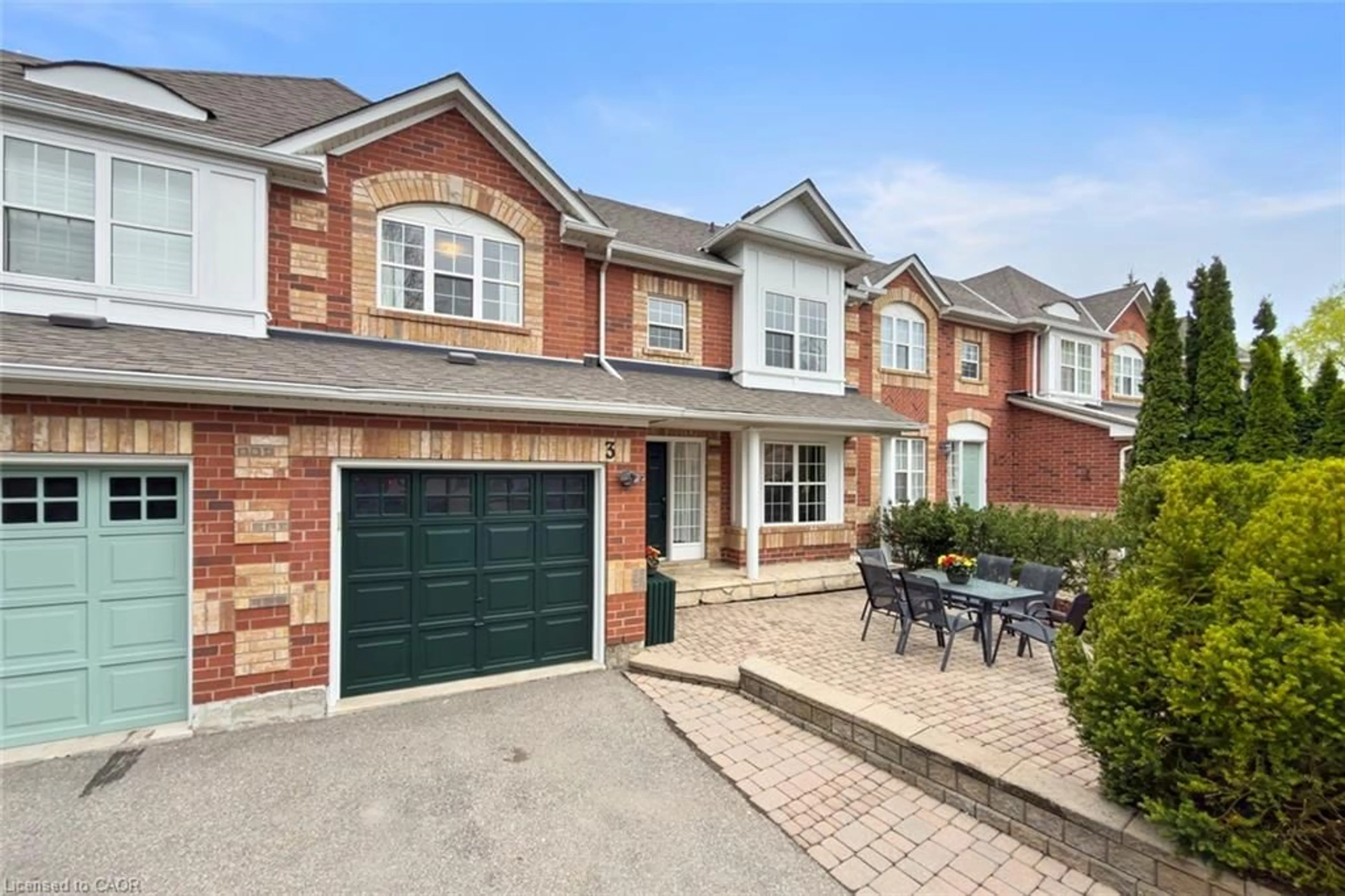 Home with brick exterior material, street for 199 Hillcrest Ave, Mississauga Ontario L5B 4L5