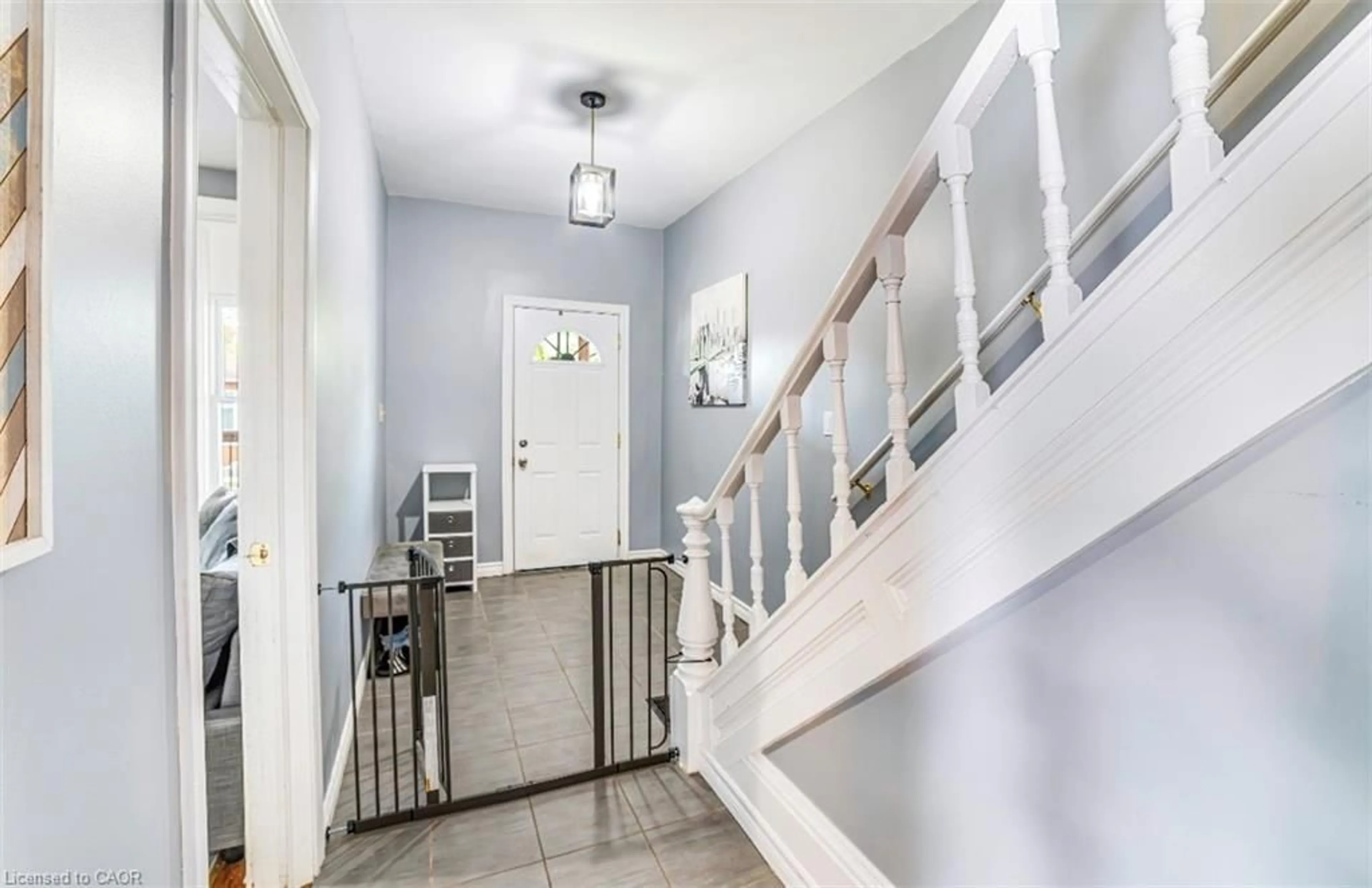 Indoor foyer for 231 Dalhousie St, Brantford Ontario N3S 3V1