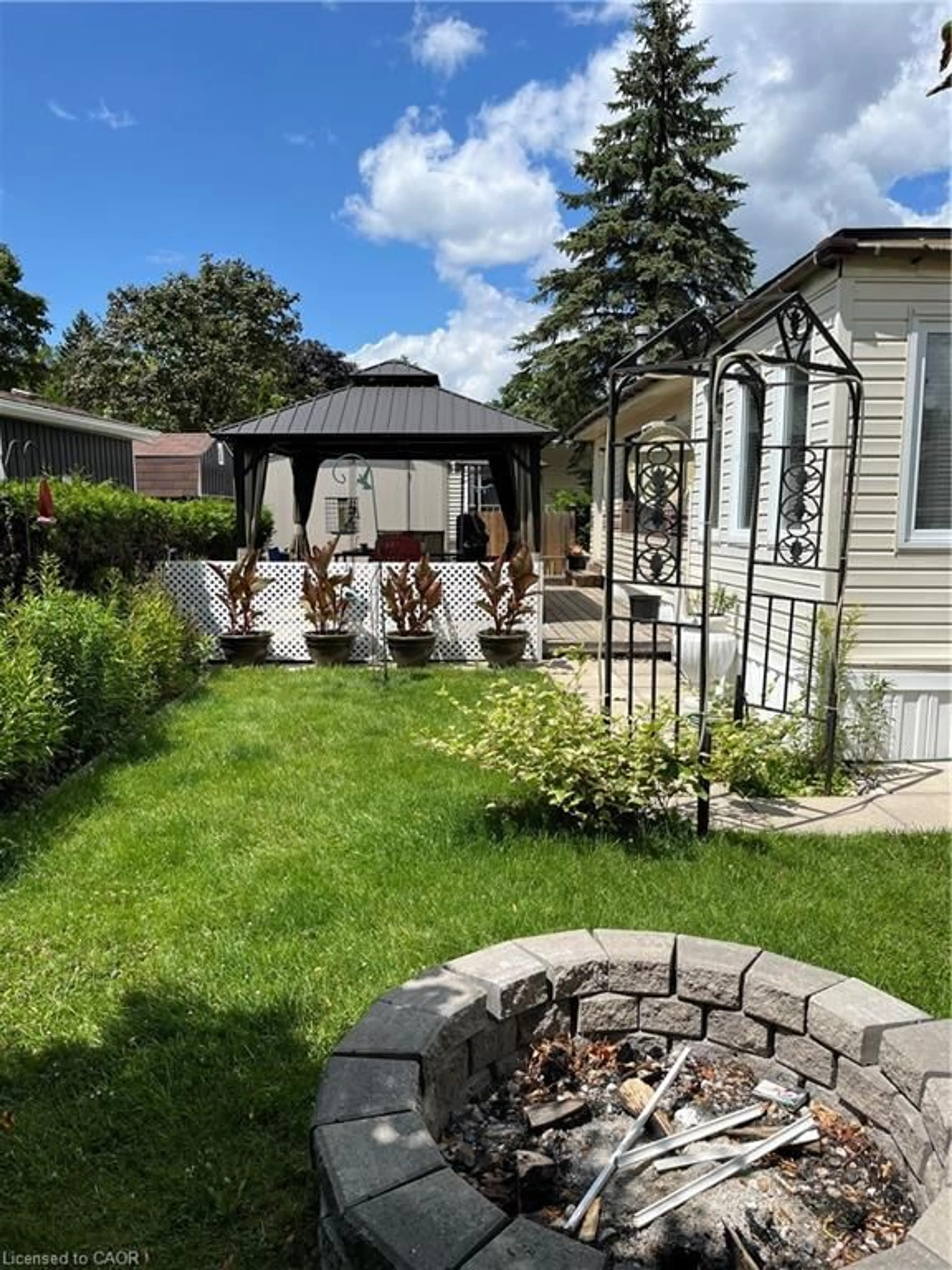 A pic from outside/outdoor area/front of a property/back of a property/a pic from drone, street for 2073 Friendly Blvd, Belwood Ontario N1M 2W5
