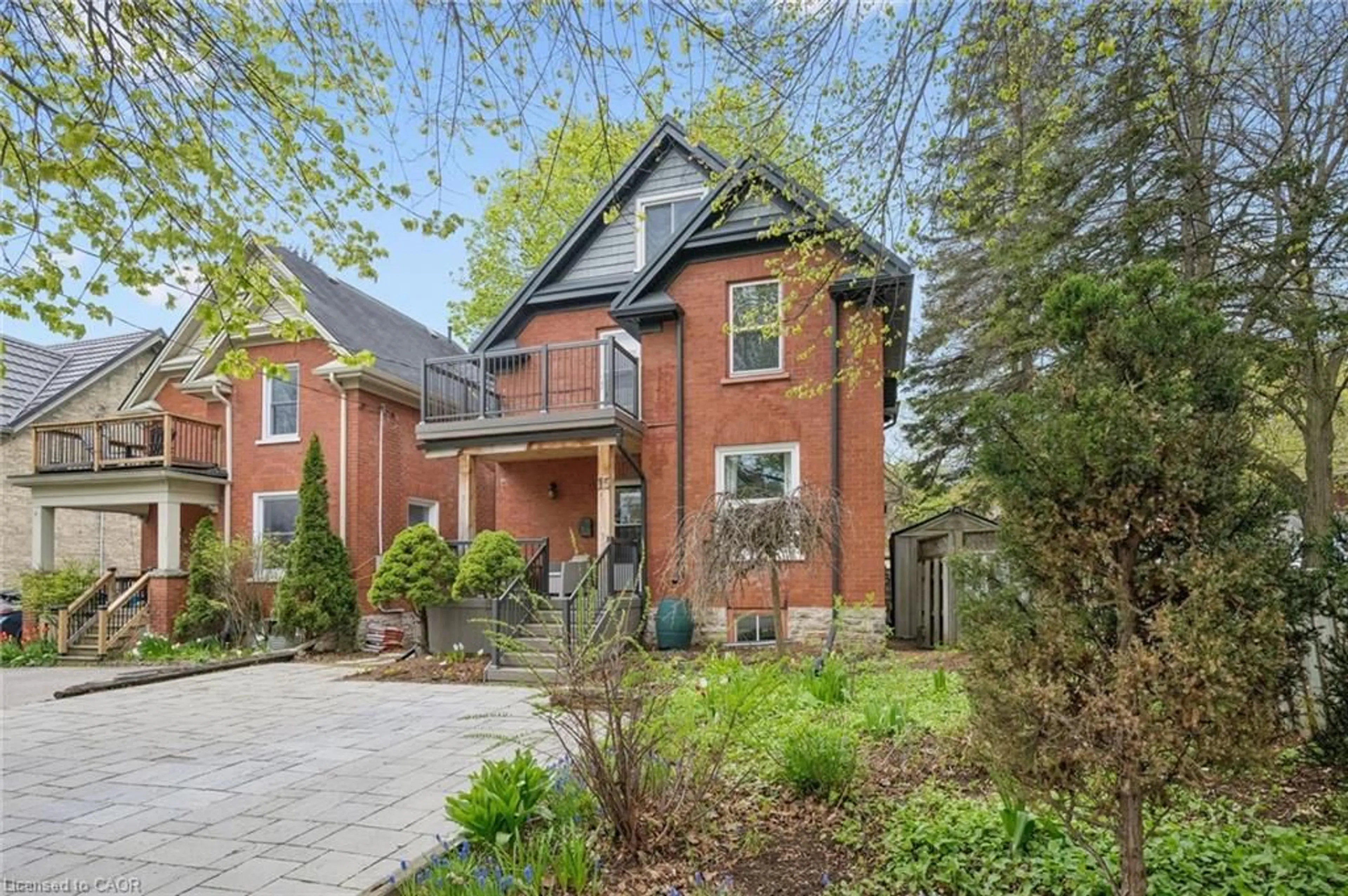 Home with brick exterior material, street for 15 Gordon Ave, Kitchener Ontario N2H 1N7