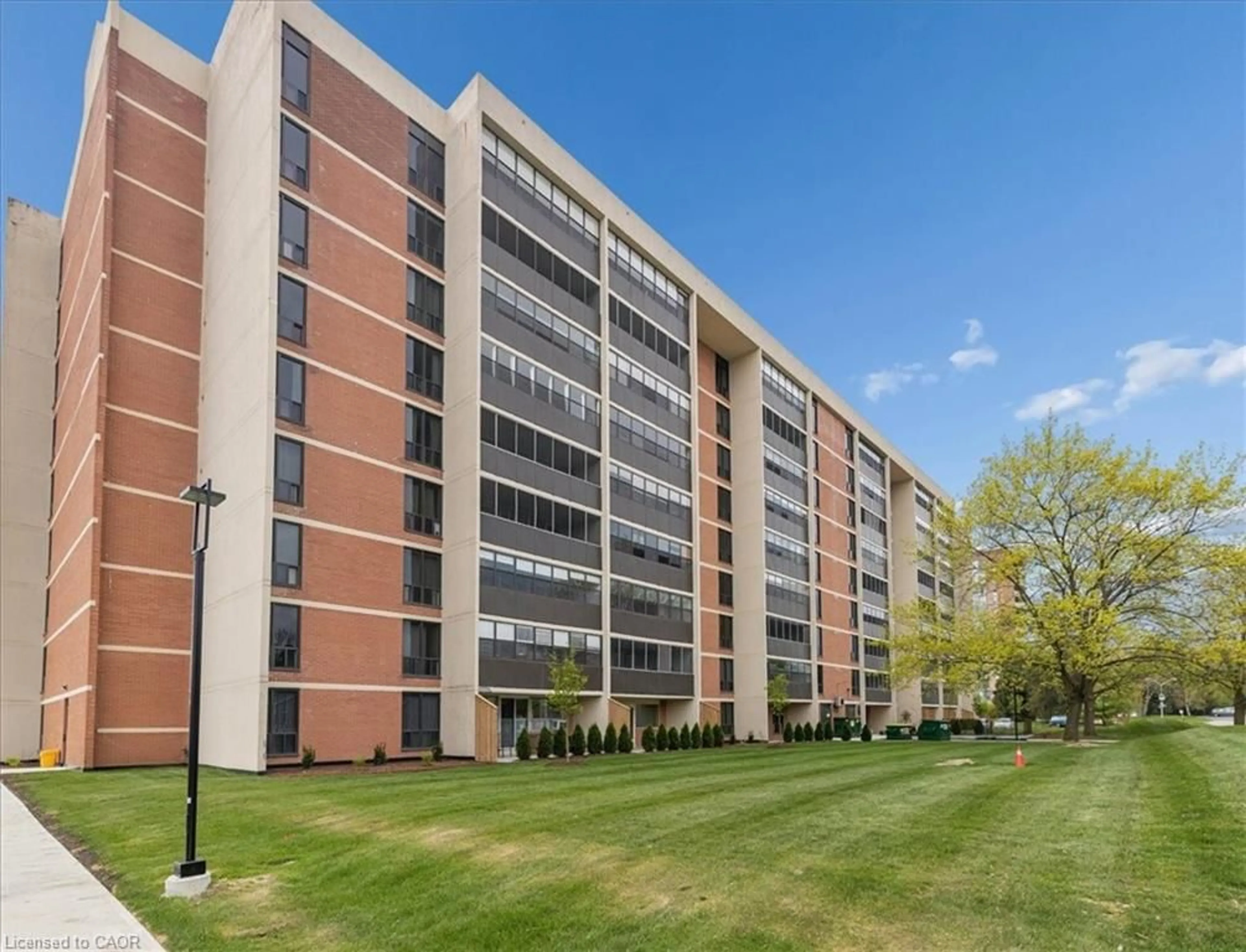 Indoor foyer for 65 Westmount Rd #509, Waterloo Ontario N2L 5G6