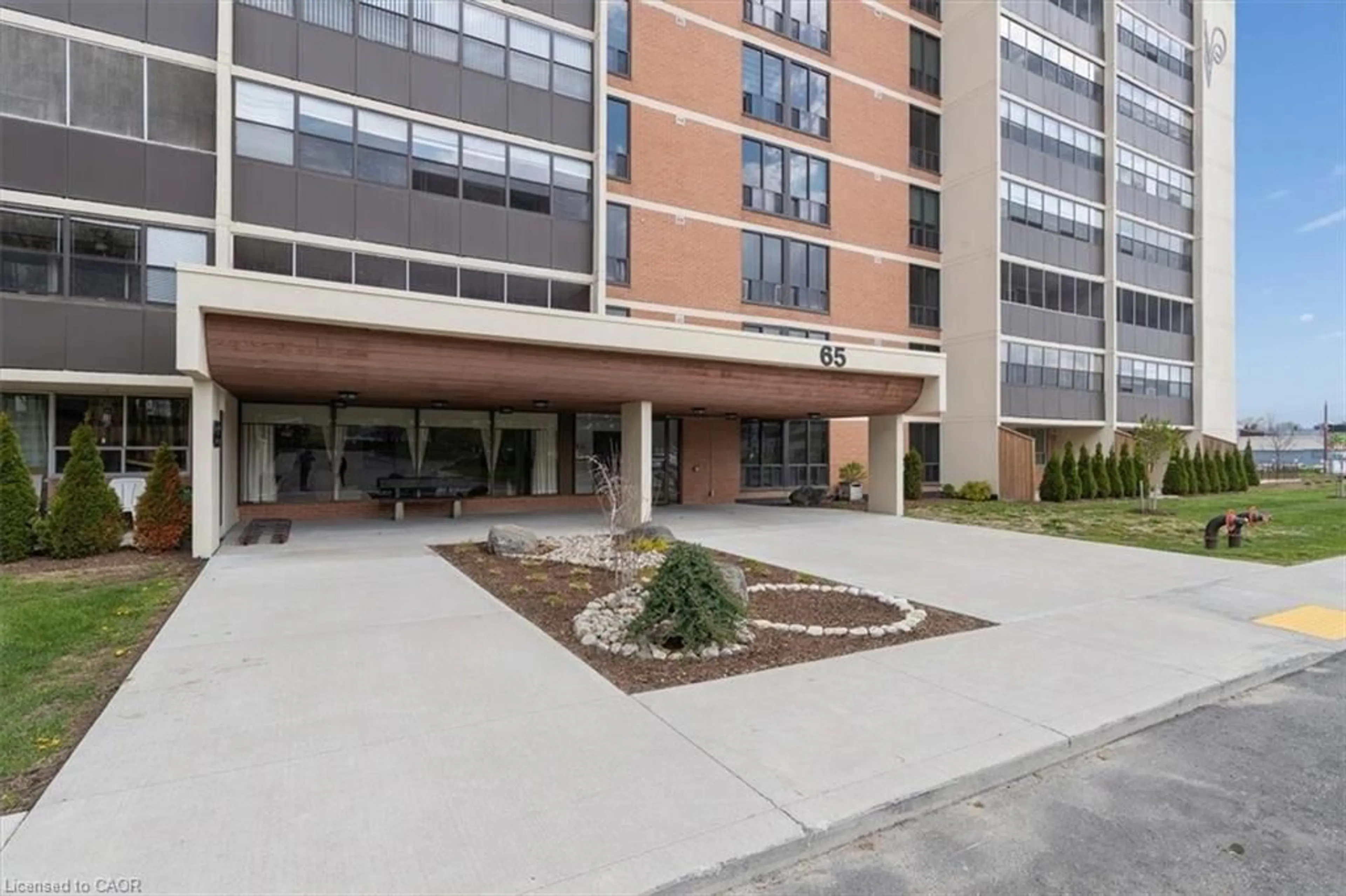 Patio, building for 65 Westmount Rd #509, Waterloo Ontario N2L 5G6