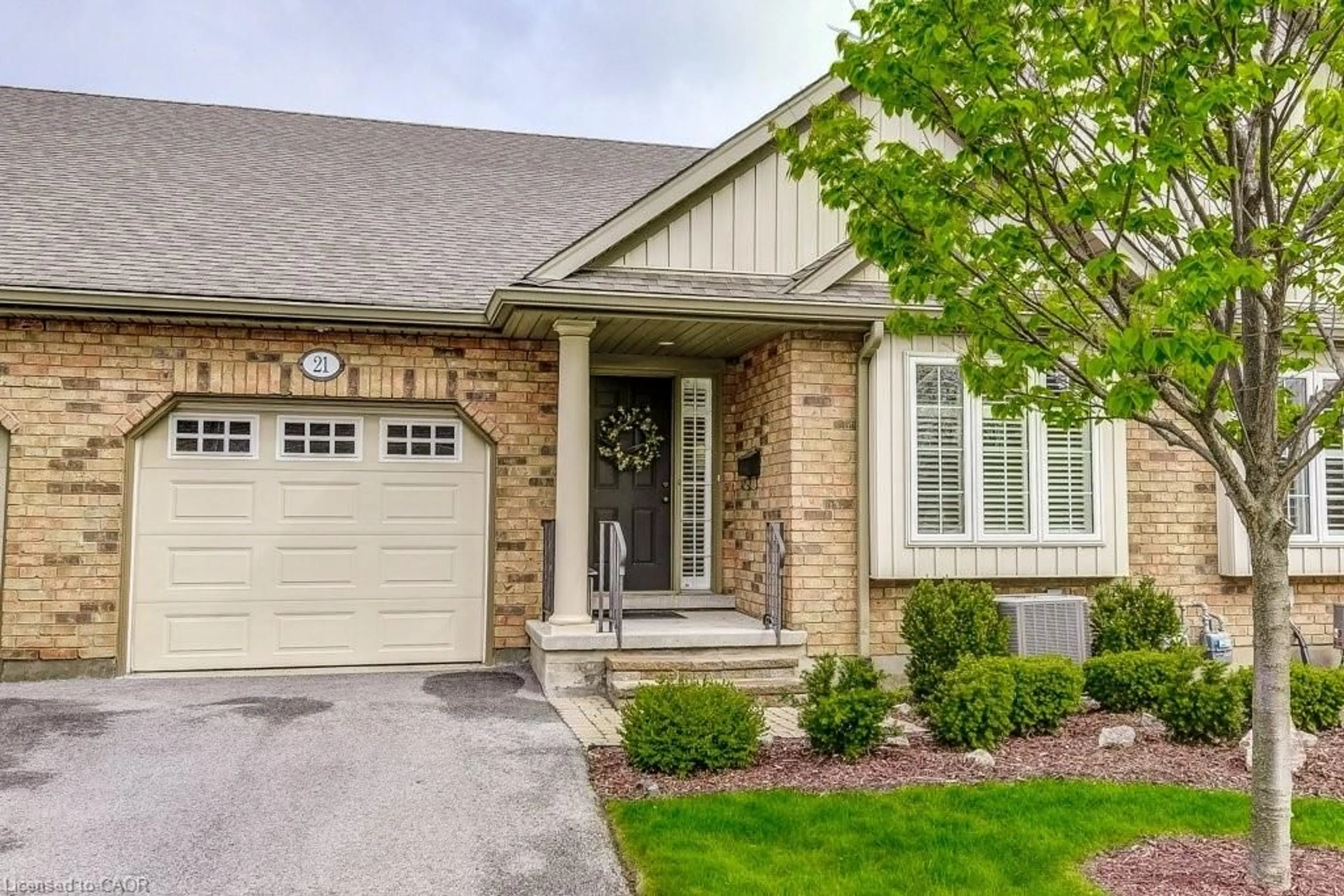 Home with brick exterior material, street for 605 Welland Ave #21, St. Catharines Ontario L2M 7Z7