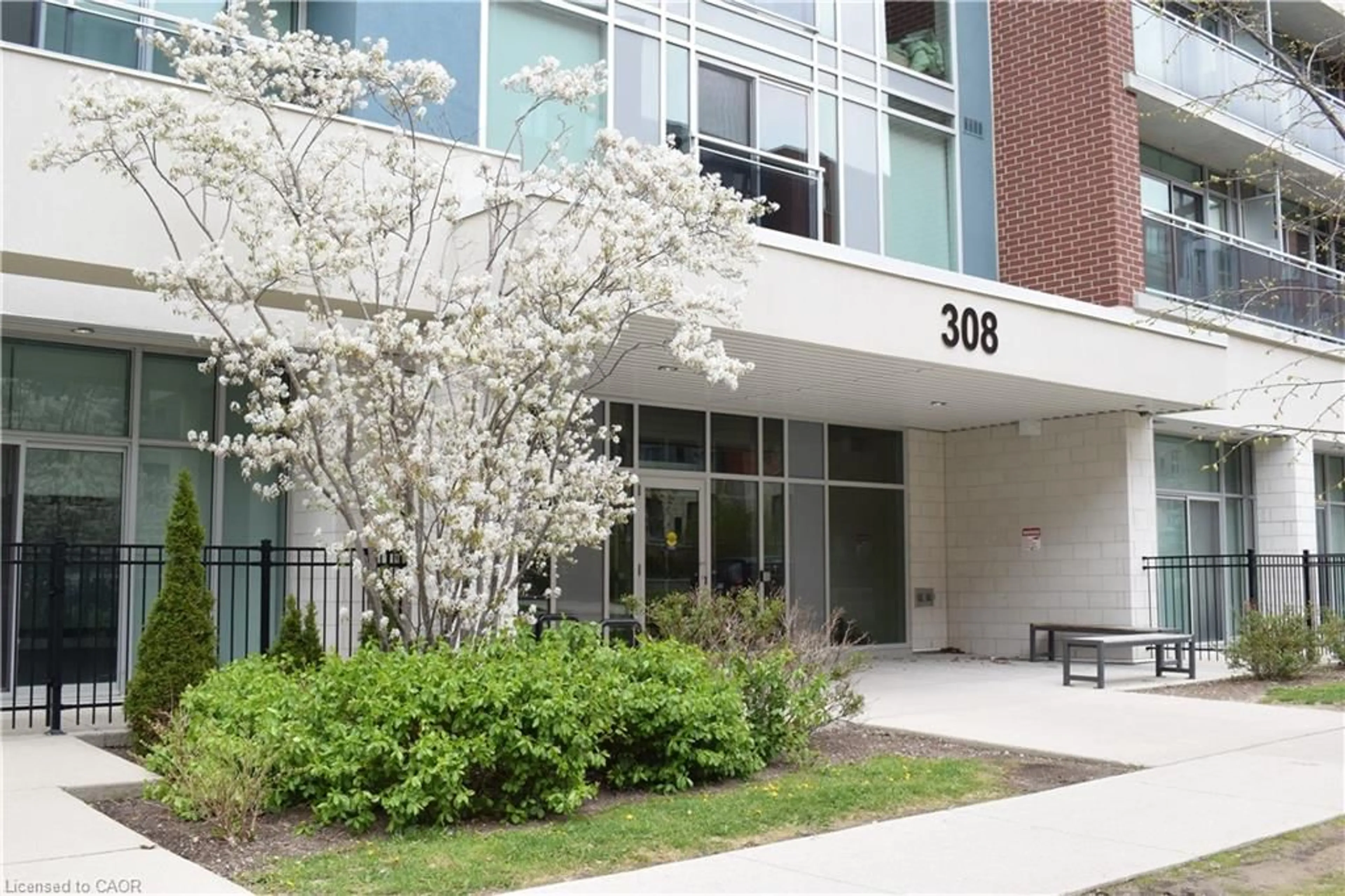 Indoor foyer for 308 Lester St #604, Waterloo Ontario N2L 3W6