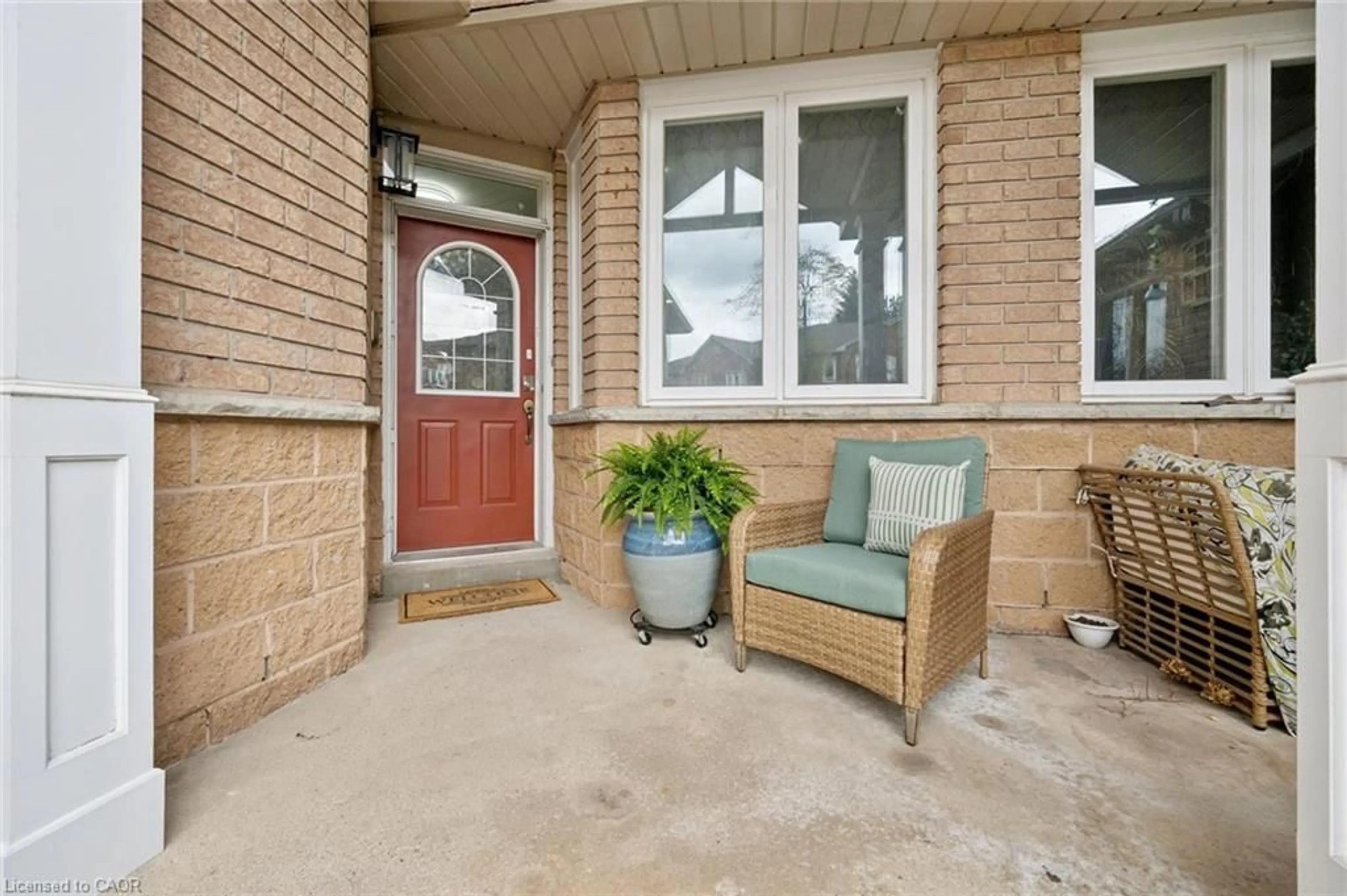 Patio, street for 833 Scollard Crt #107, Mississauga Ontario L5V 2B4