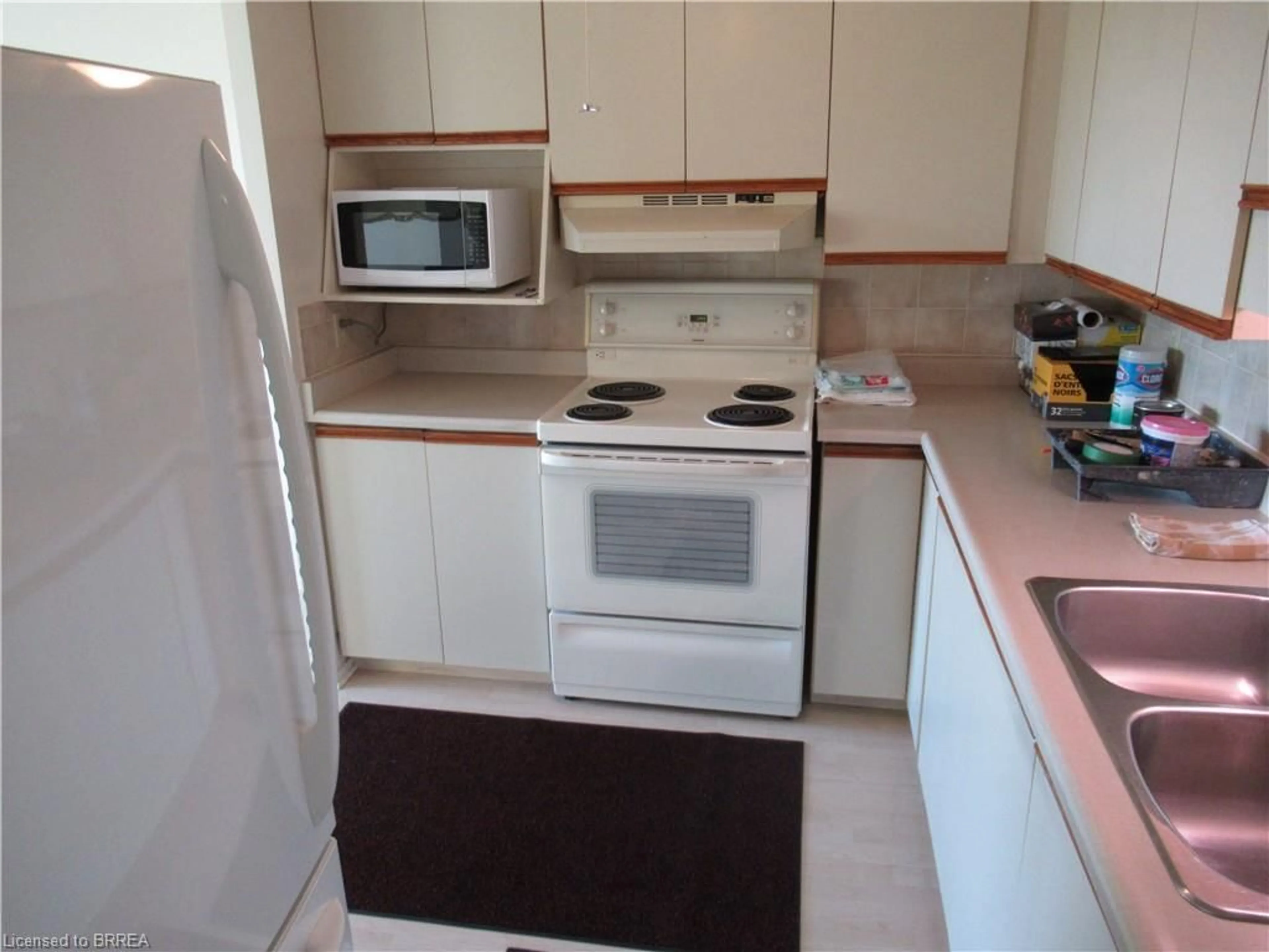Standard kitchen, unknown for 421 Fairview Dr #401, Brantford Ontario N3R 7M3