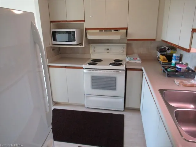 421 Fairview Dr #401, Brantford 3