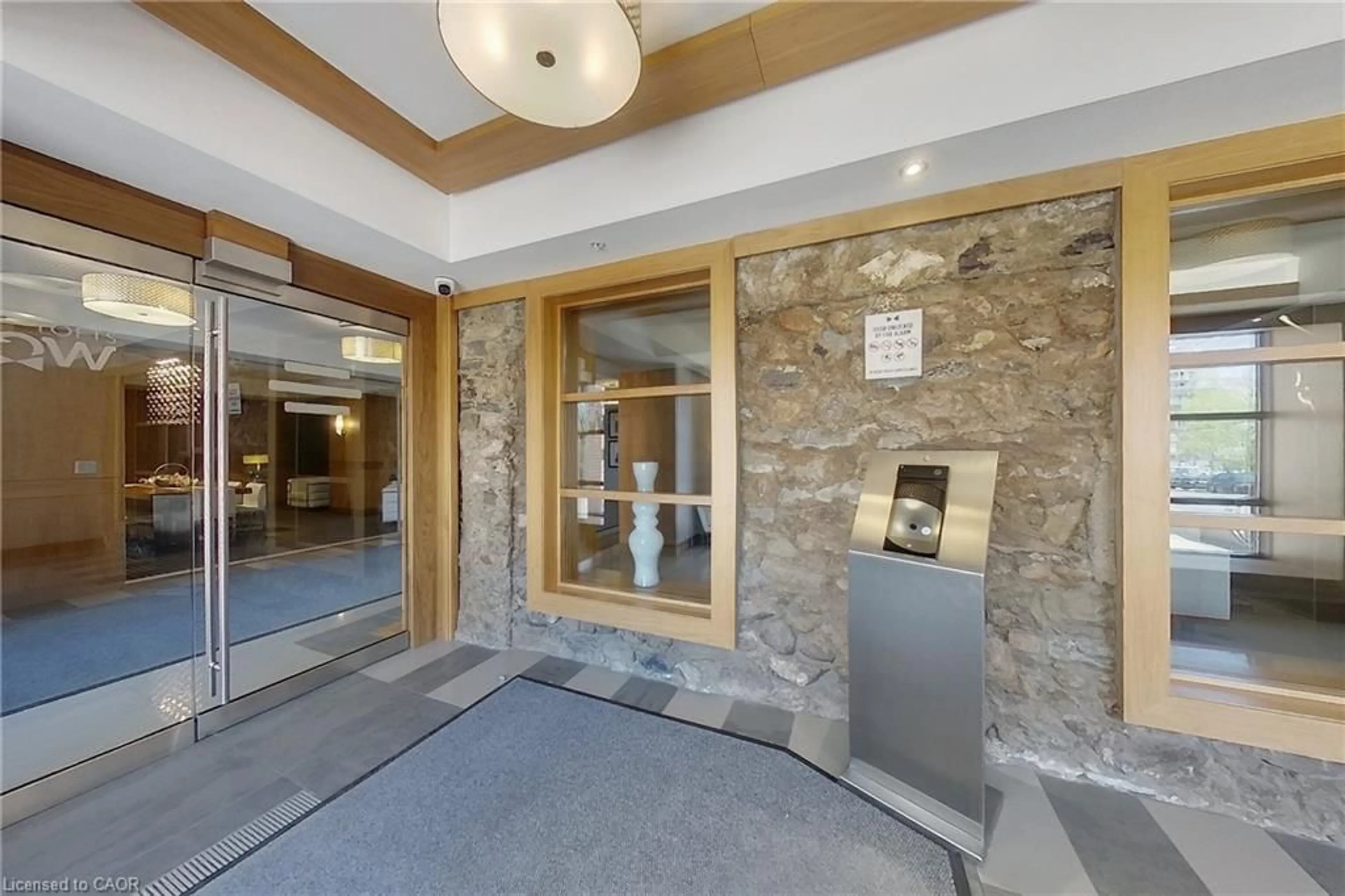 Indoor foyer for 112 Benton St #324, Kitchener Ontario N2G 3H5