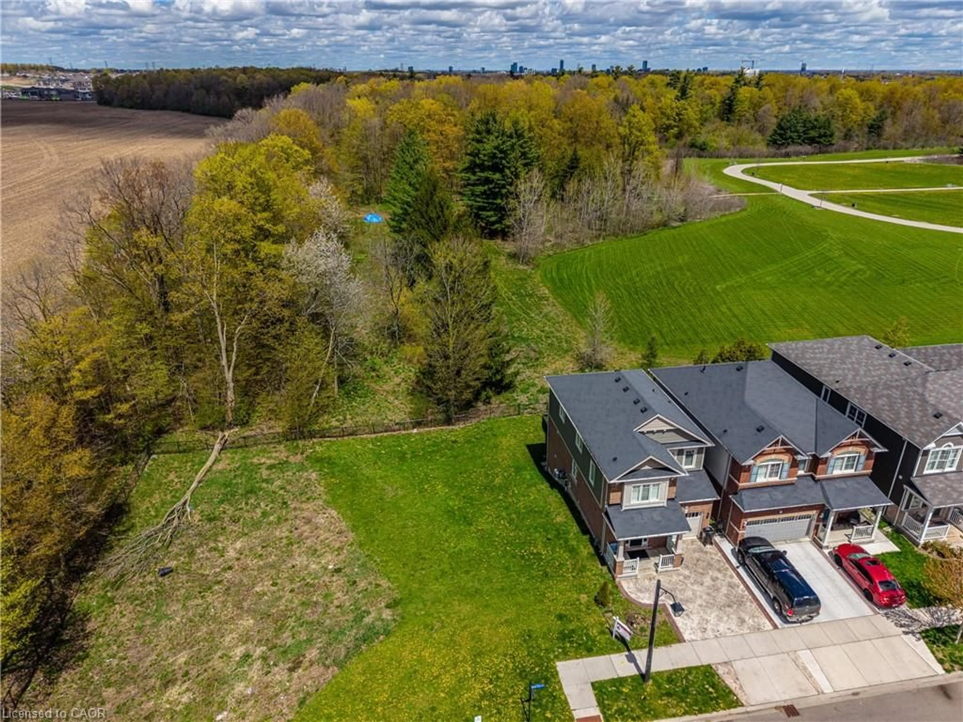 A pic from outside/outdoor area/front of a property/back of a property/a pic from drone, unknown for 340 Shady Glen Cres, Kitchener Ontario N2R 0J8
