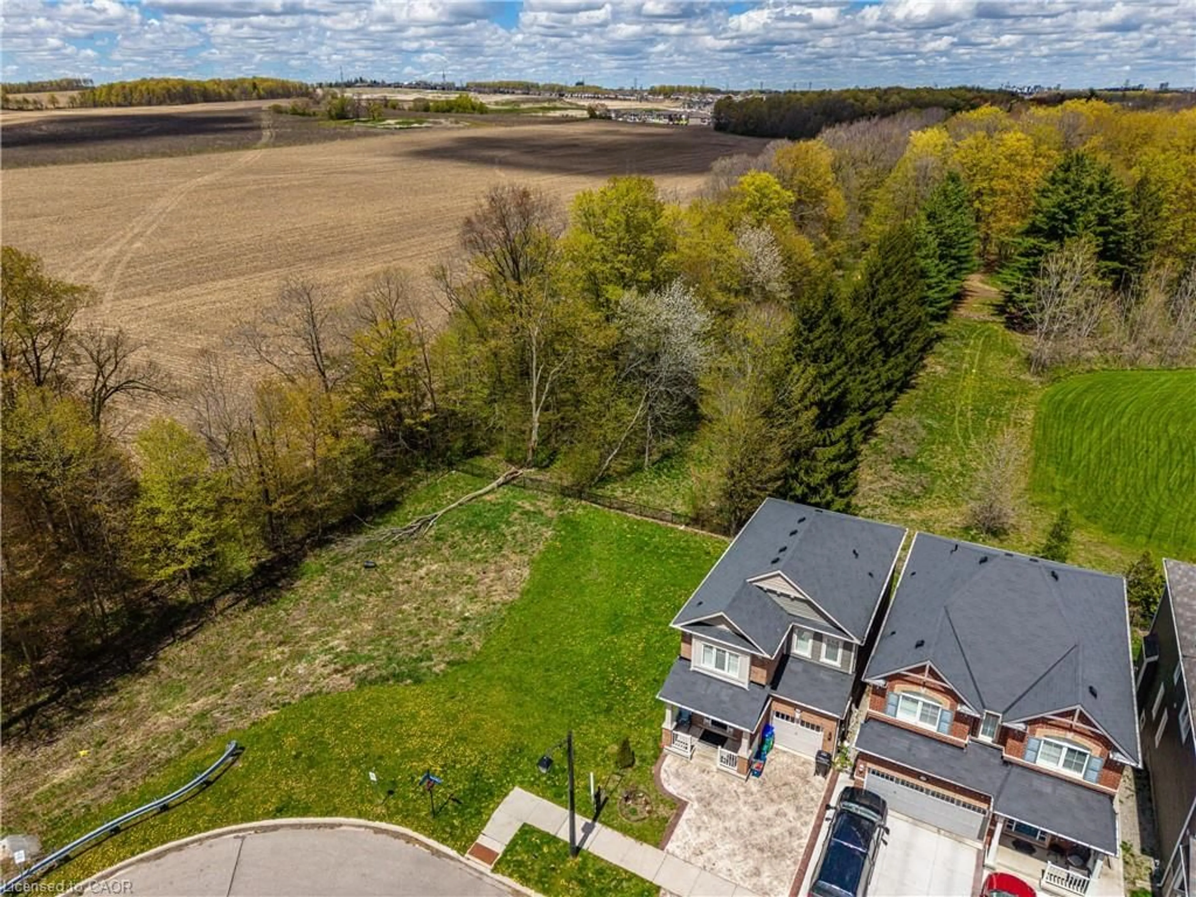 A pic from outside/outdoor area/front of a property/back of a property/a pic from drone, water/lake/river/ocean view for 340 Shady Glen Cres, Kitchener Ontario N2R 0J8