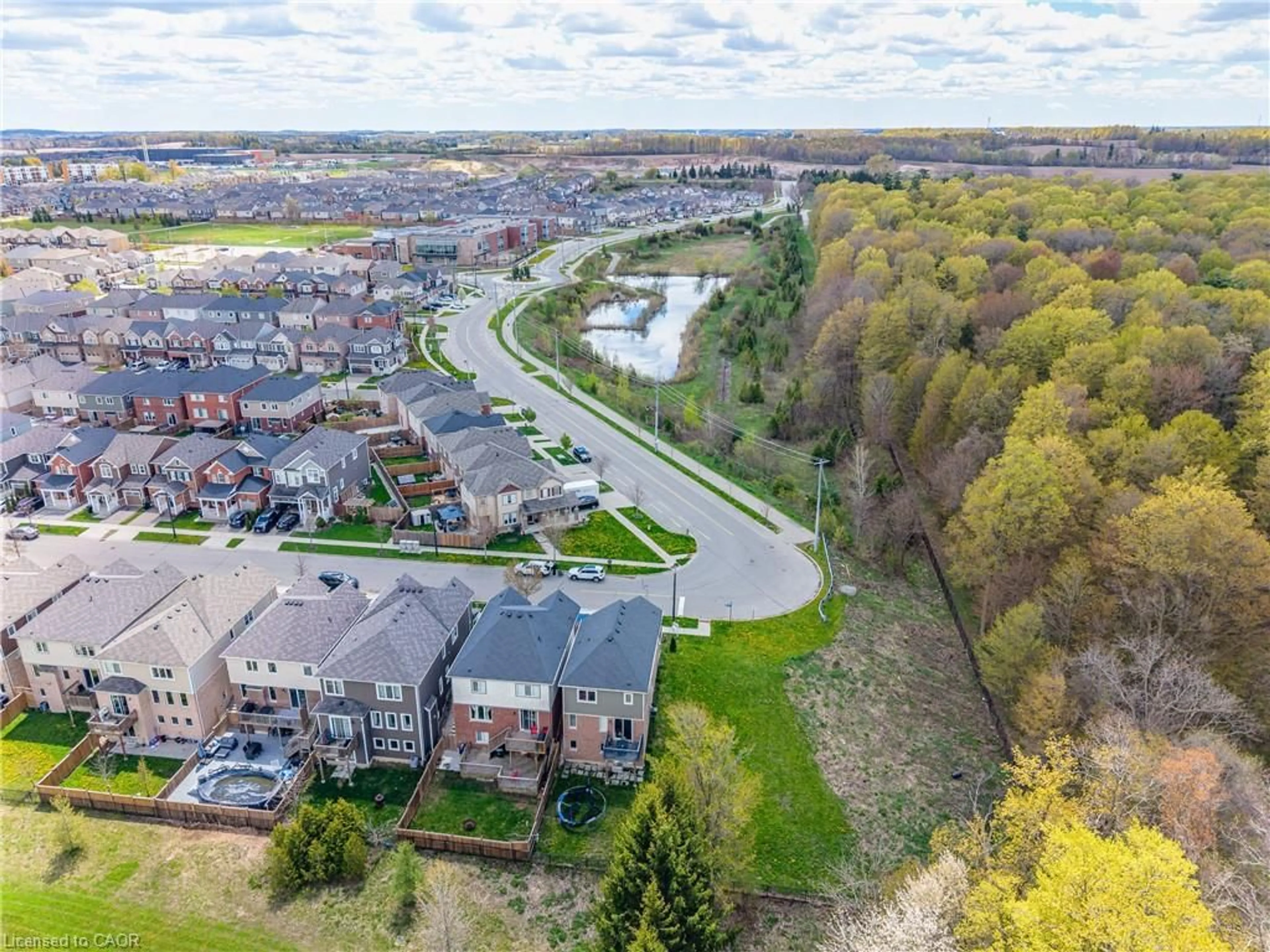 A pic from outside/outdoor area/front of a property/back of a property/a pic from drone, water/lake/river/ocean view for 340 Shady Glen Cres, Kitchener Ontario N2R 0J8