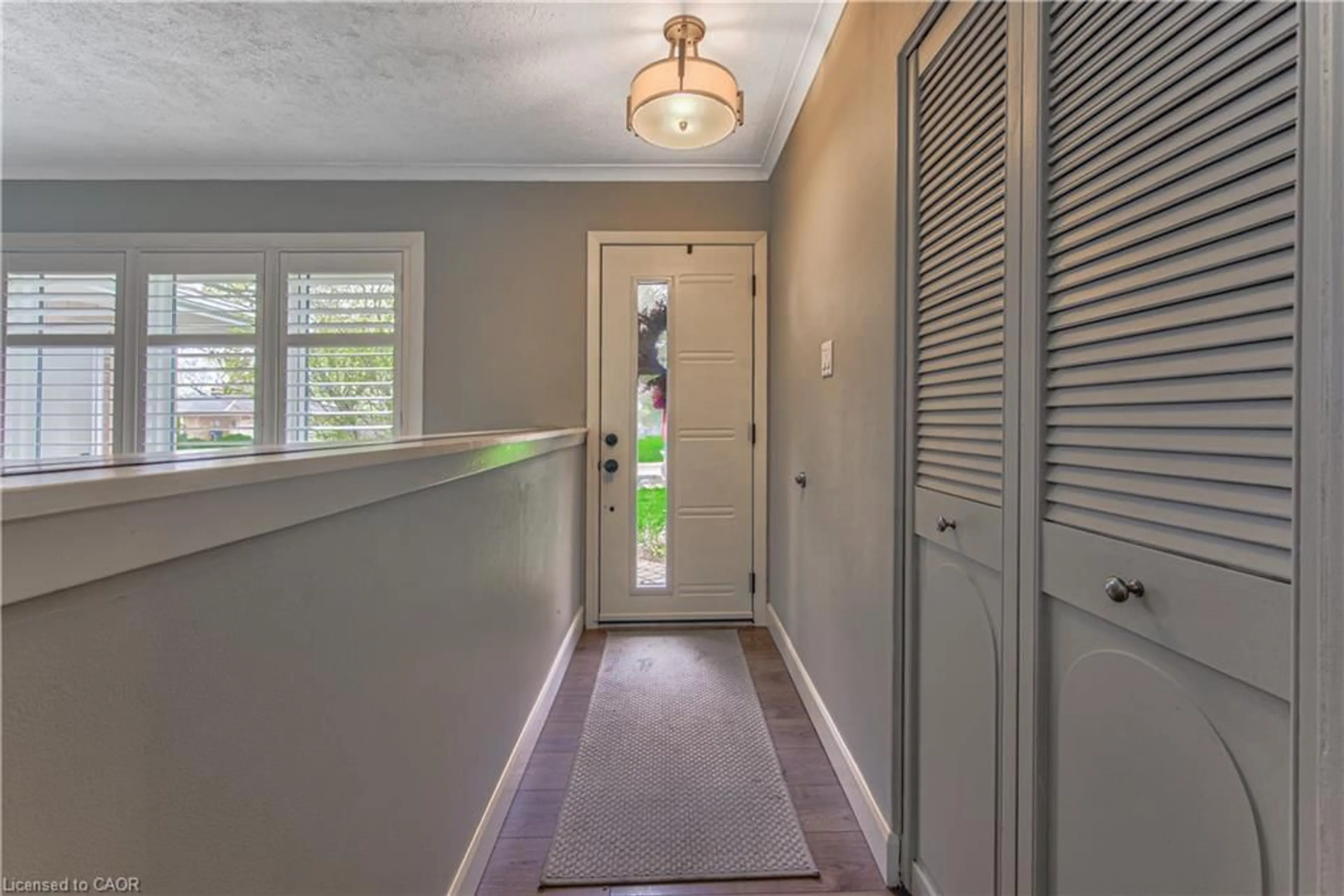 Indoor entryway for 74 Leaside Pl, Waterloo Ontario N2J 2N5