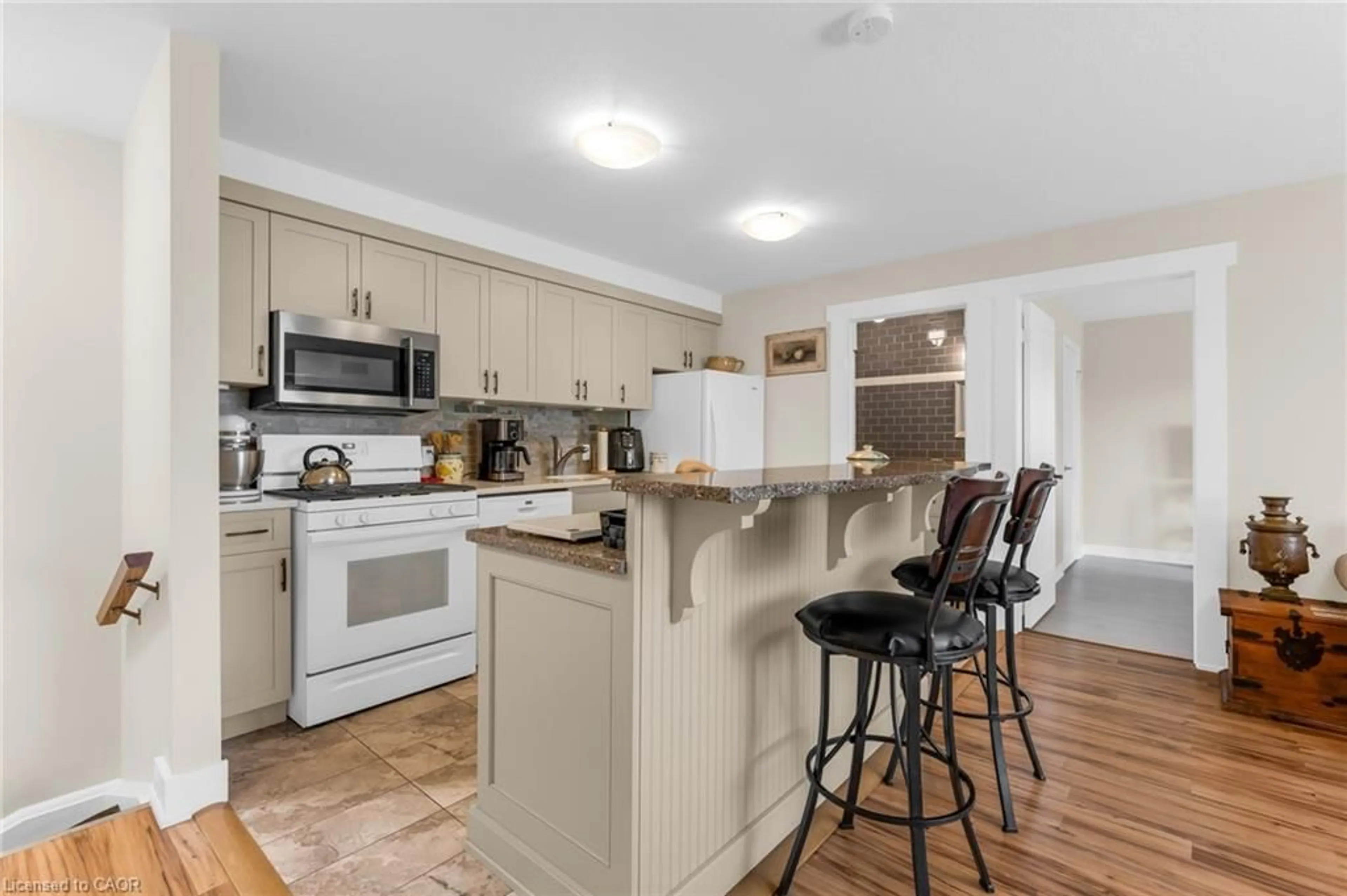 Open concept kitchen, unknown for 111 Smits Cove #302, Smithville Ontario L0R 2A0