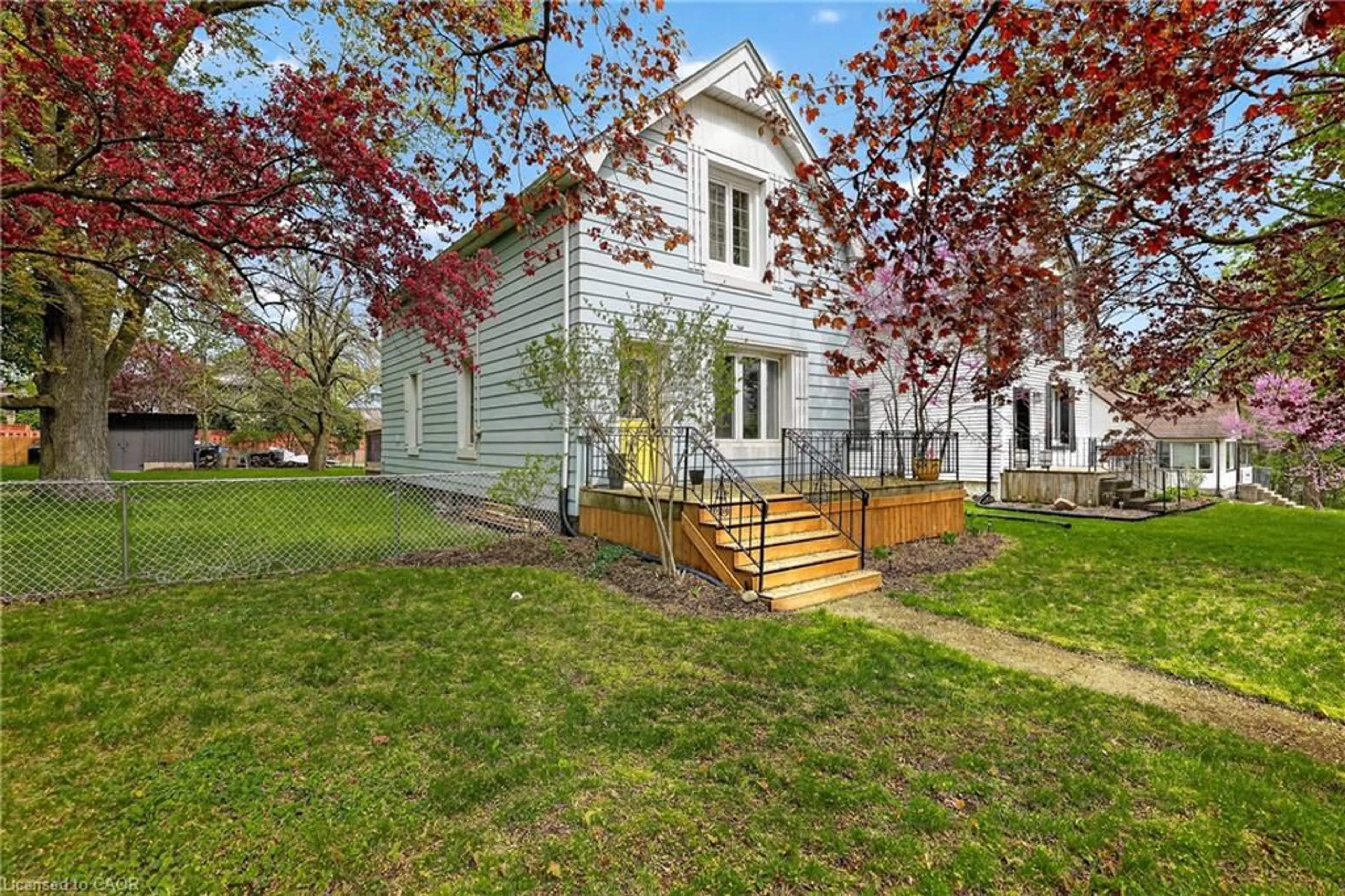 A pic from outside/outdoor area/front of a property/back of a property/a pic from drone, street for 108 Baldwin St, Tillsonburg Ontario N4G 2K6