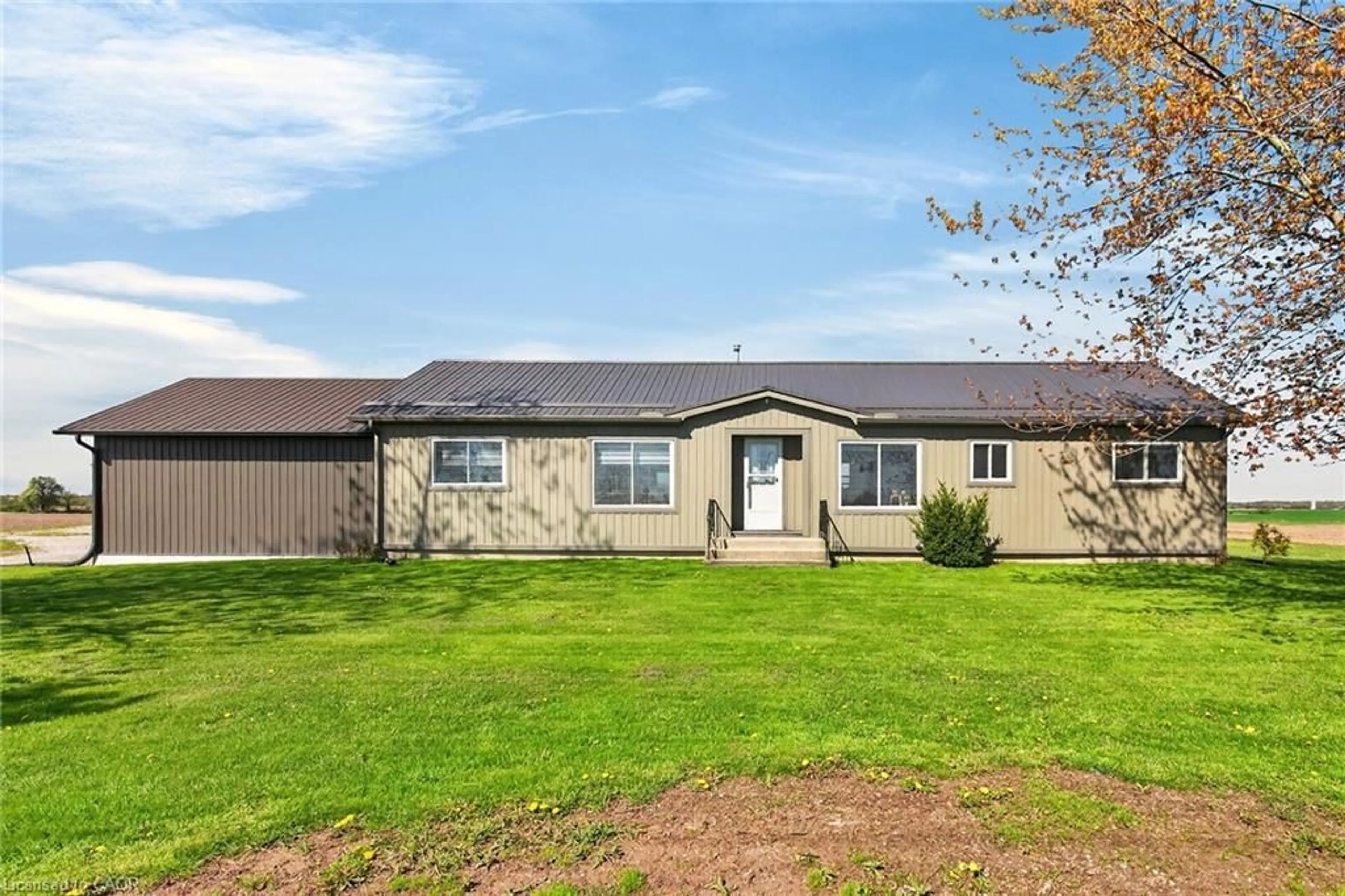 Home with vinyl exterior material, building for 765 Haldimand Road 53, Selkirk Ontario N0A 1P0