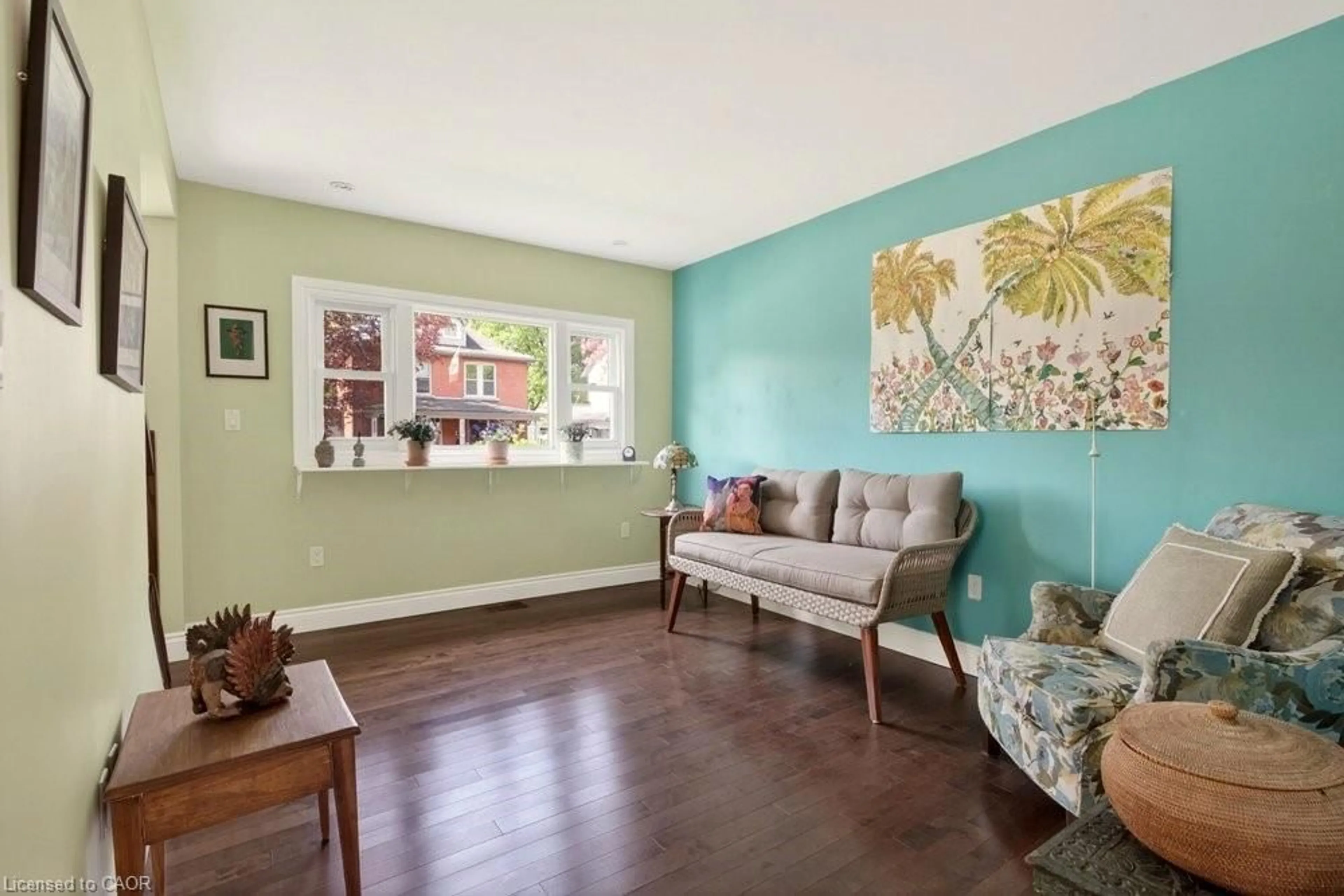 Living room with furniture, wood/laminate floor for 235 Melville St, Dundas Ontario L9H 2B3