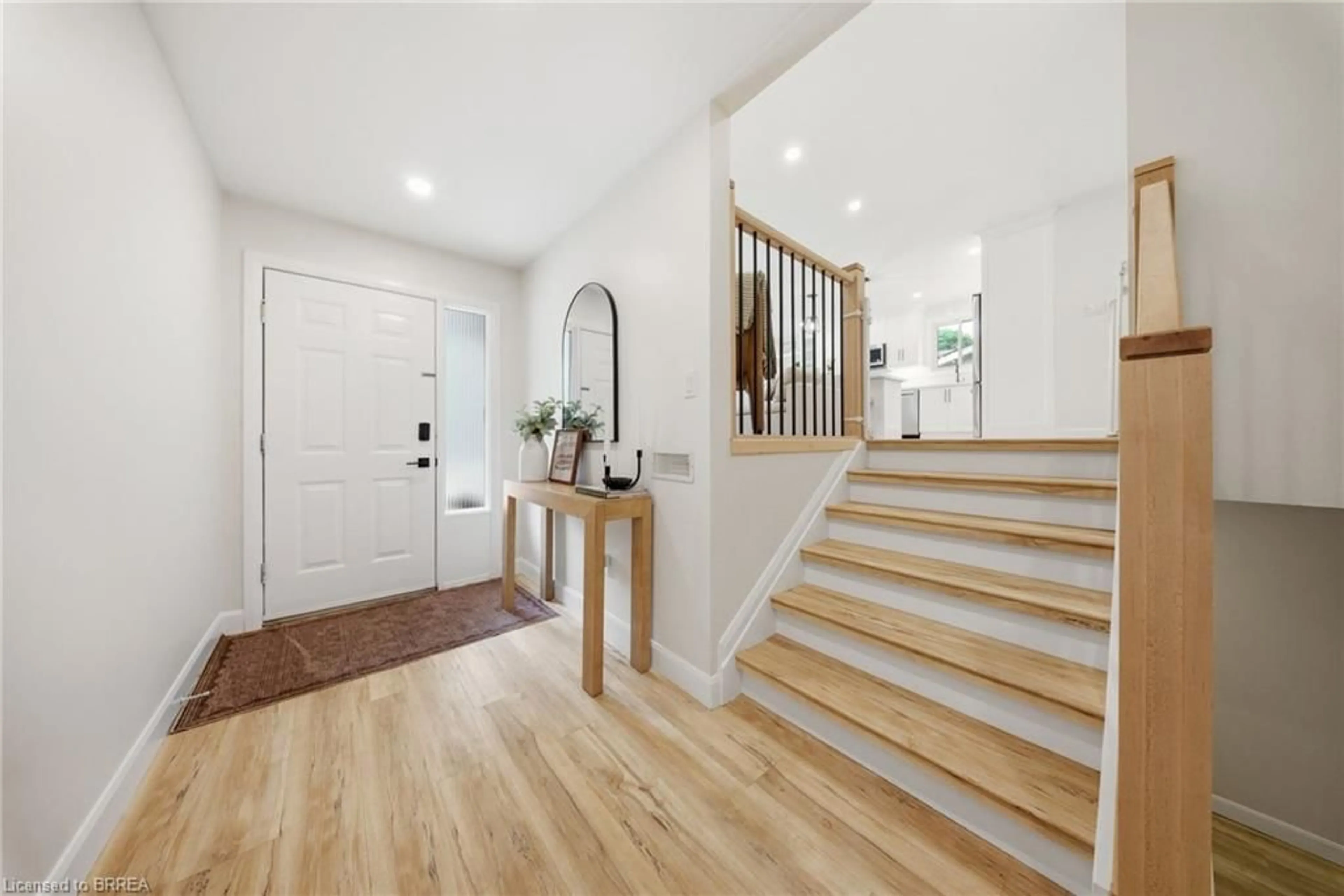 Indoor entryway for 23 Myrtleville Dr, Brantford Ontario N3V 1B8