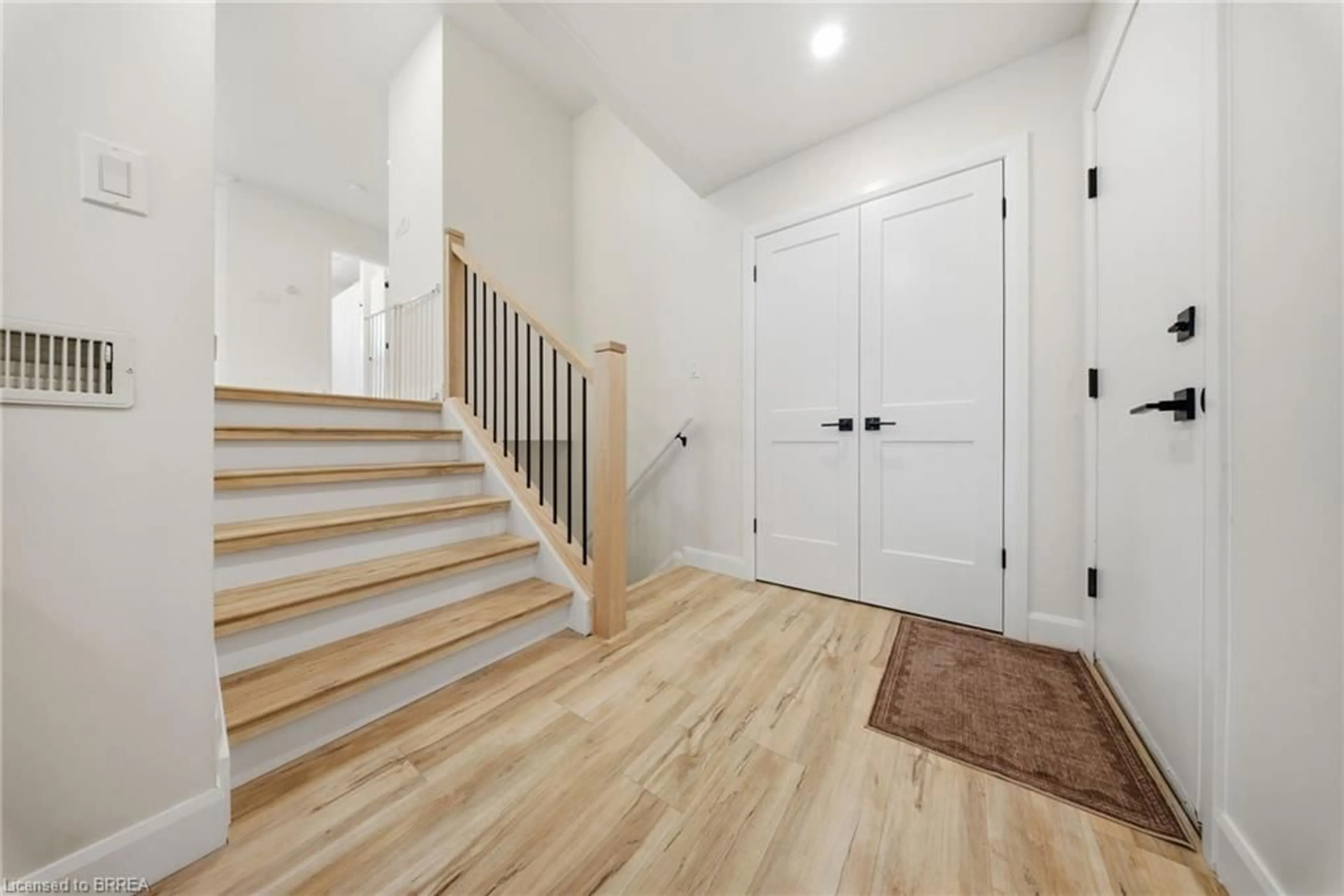 Indoor entryway for 23 Myrtleville Dr, Brantford Ontario N3V 1B8