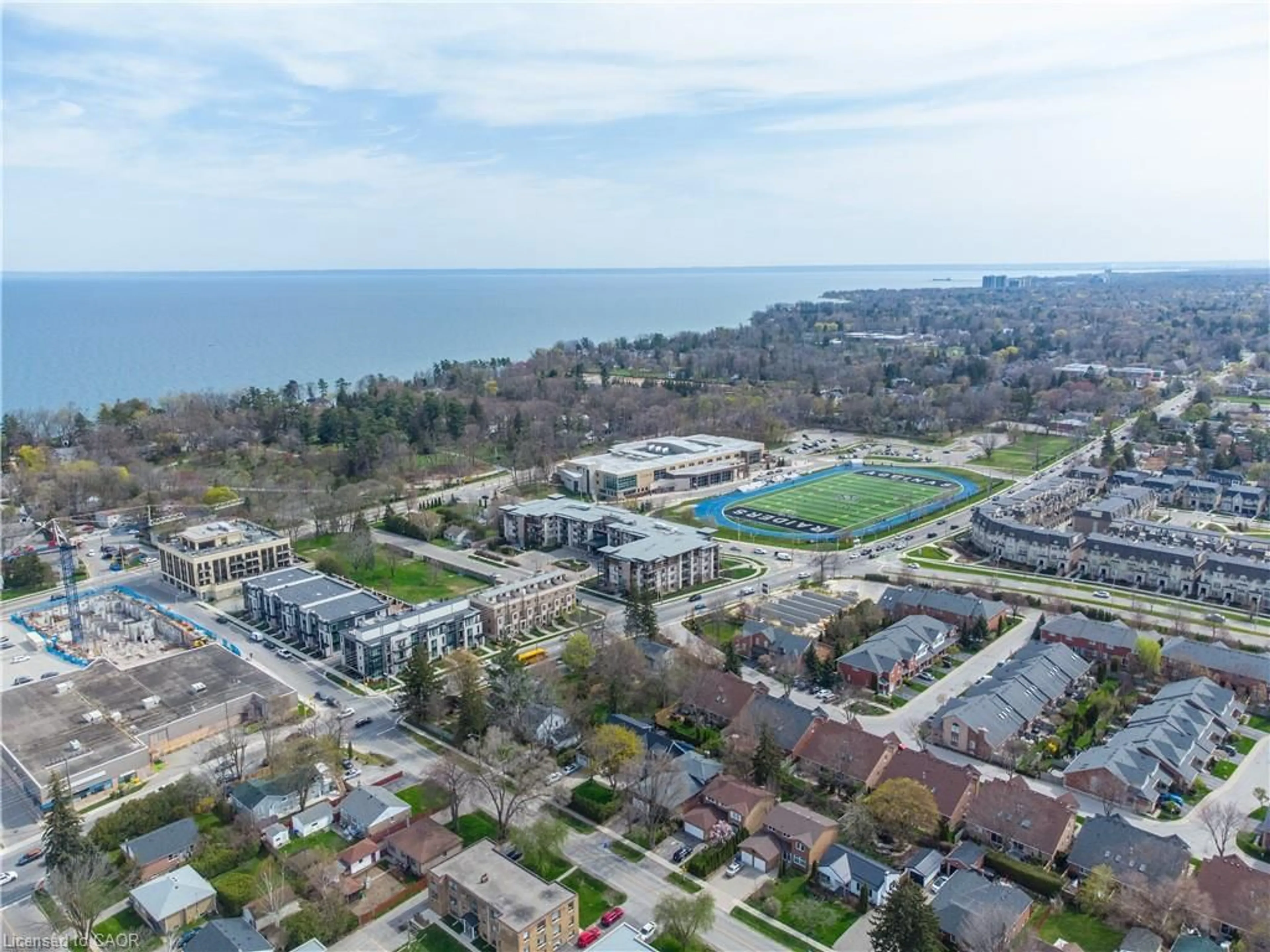 A pic from outside/outdoor area/front of a property/back of a property/a pic from drone, unknown for 212 Kerr St #909, Oakville Ontario L6K 3A8