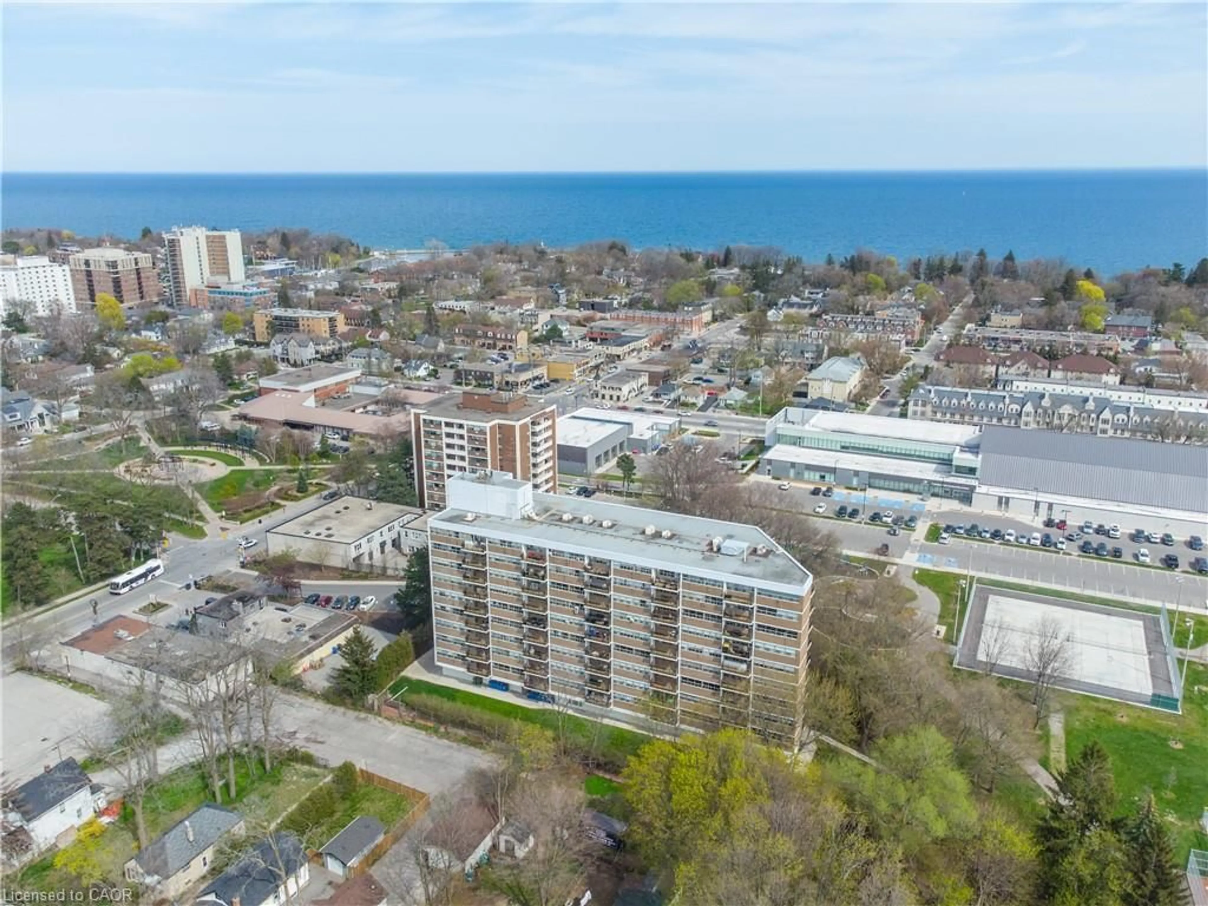 A pic from outside/outdoor area/front of a property/back of a property/a pic from drone, city buildings view from balcony for 212 Kerr St #909, Oakville Ontario L6K 3A8