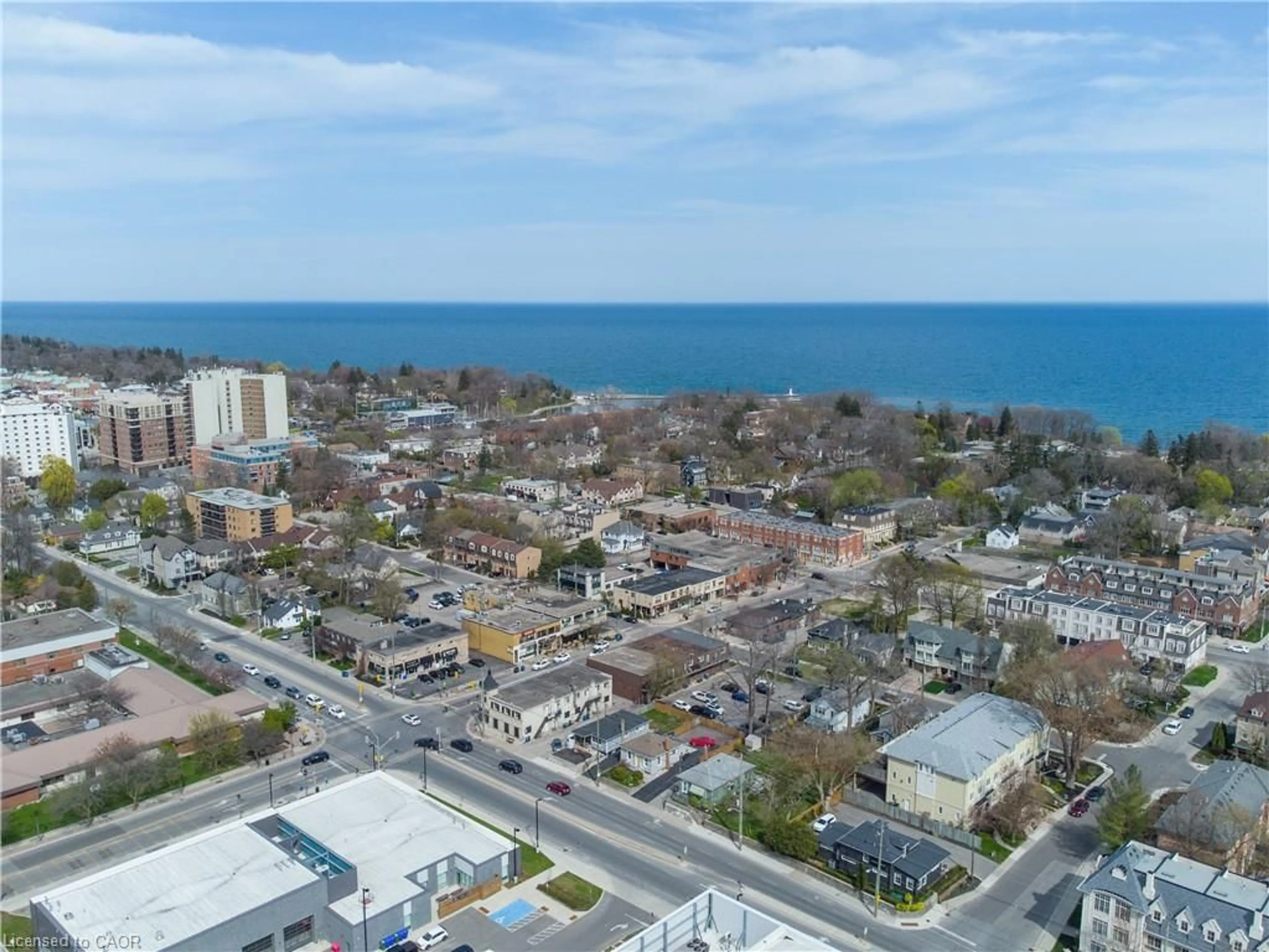 A pic from outside/outdoor area/front of a property/back of a property/a pic from drone, street for 212 Kerr St #909, Oakville Ontario L6K 3A8