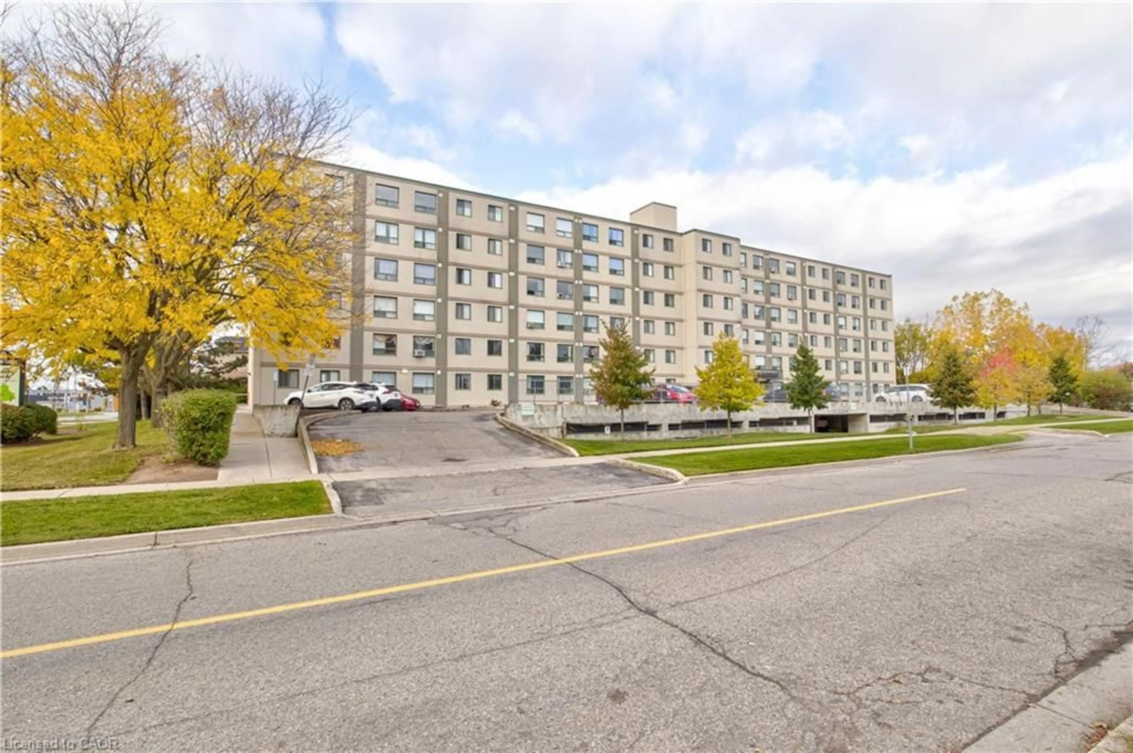 Patio, street for 18 Holborn Crt #104, Kitchener Ontario N2A 4A1