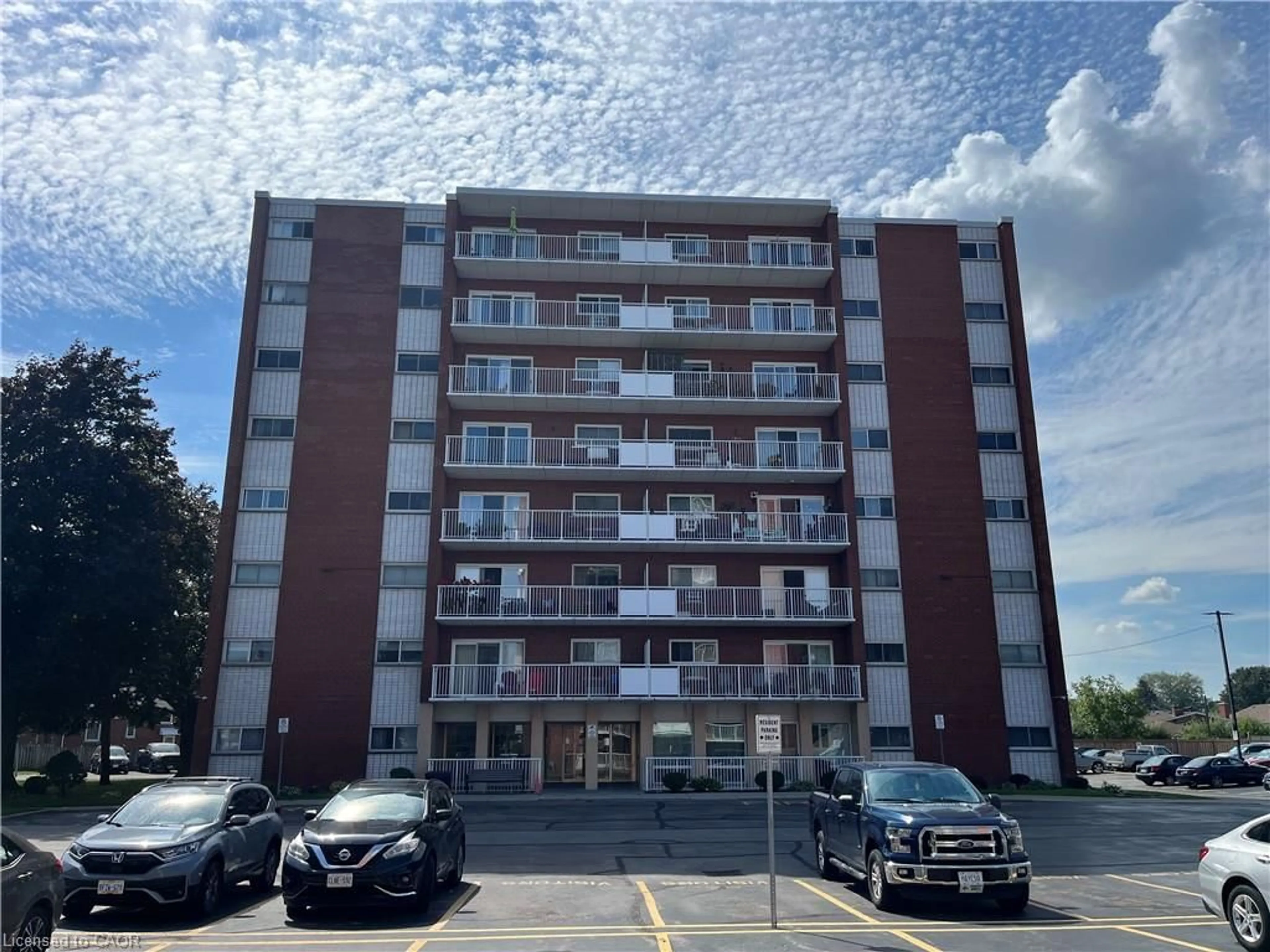 A pic from outside/outdoor area/front of a property/back of a property/a pic from drone, building for 10 Woodman Dr #308, Hamilton Ontario L8K 4E1
