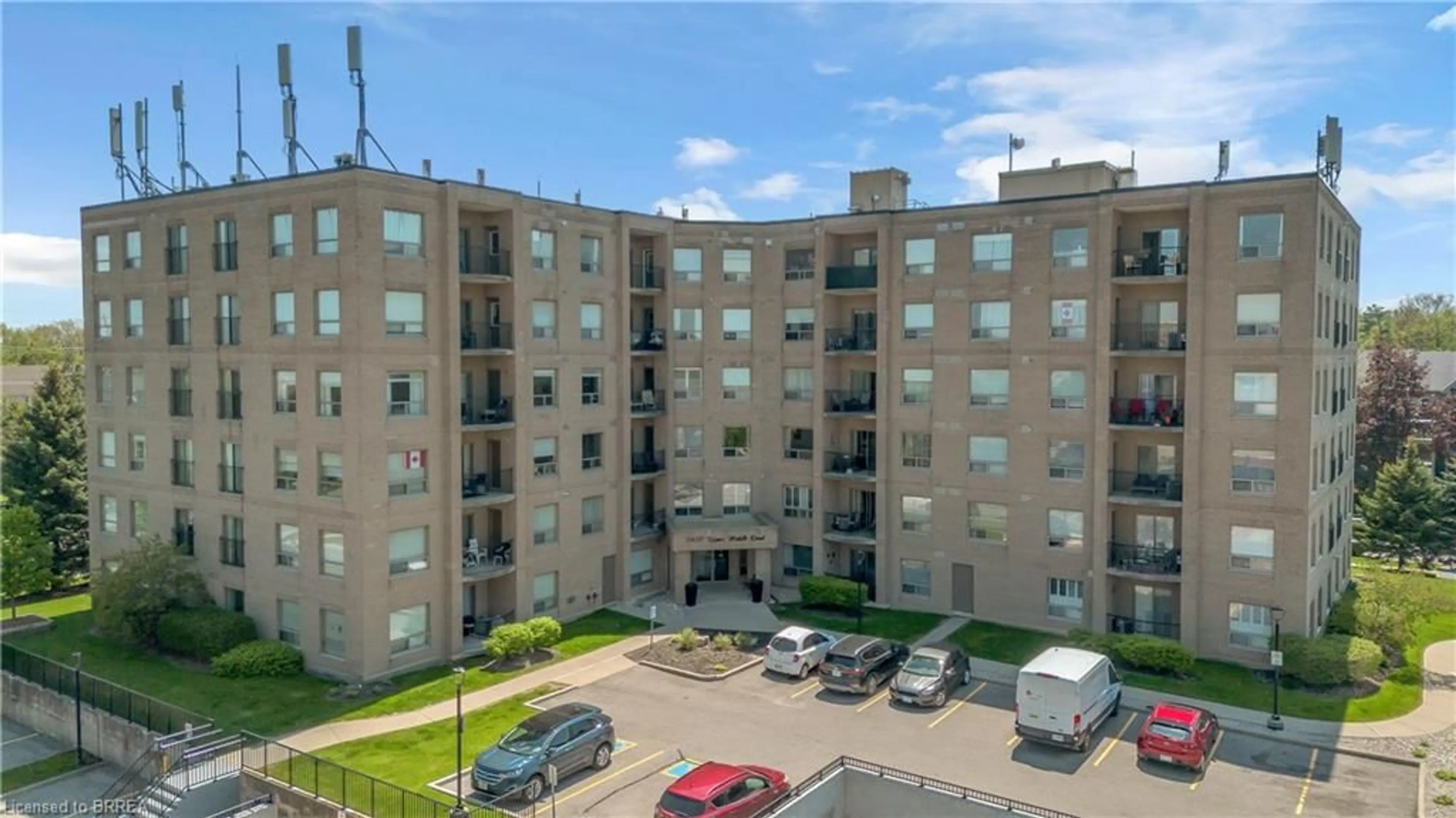 A pic from outside/outdoor area/front of a property/back of a property/a pic from drone, building for 3497 Upper Middle Rd #105, Burlington Ontario L7M 4T6