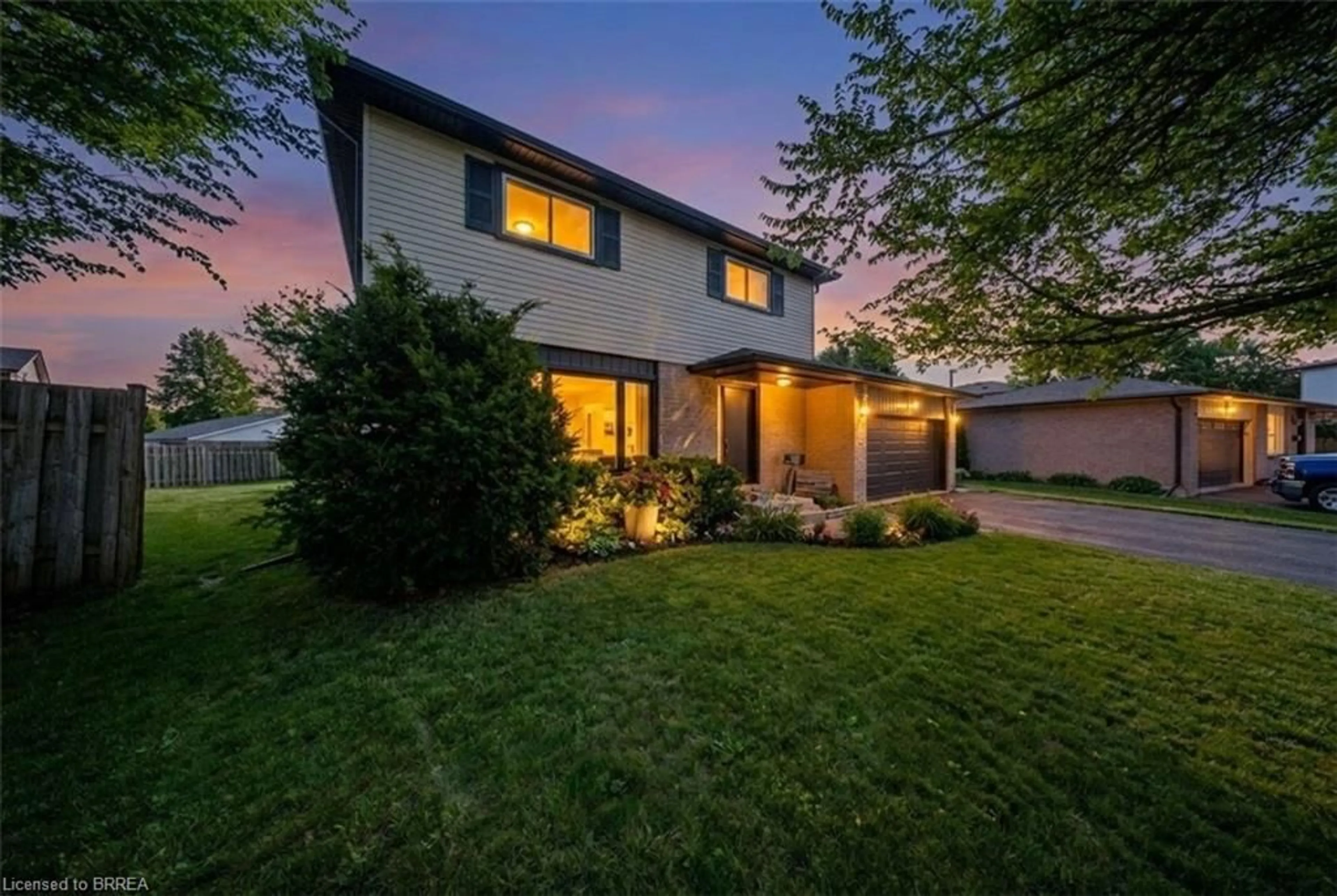 Home with brick exterior material, street for 35 Rose Crt, Paris Ontario N3L 3T9