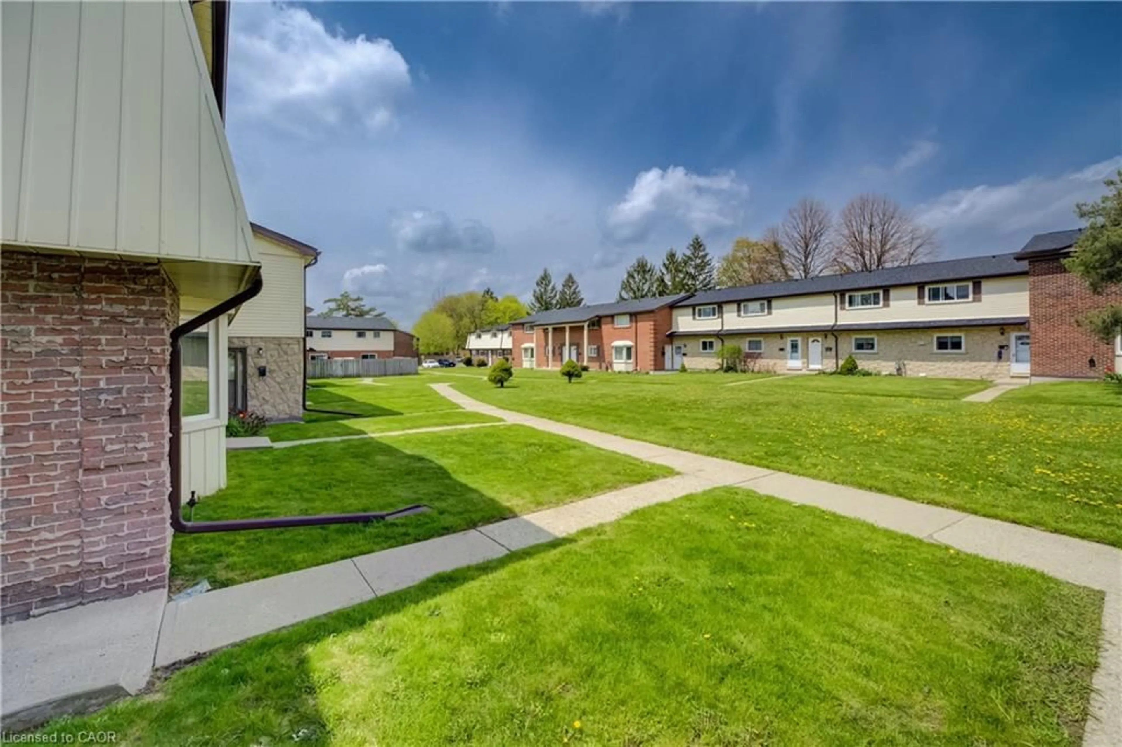 A pic from outside/outdoor area/front of a property/back of a property/a pic from drone, unknown for 160 Jansen Ave #32, Kitchener Ontario N2A 2L7