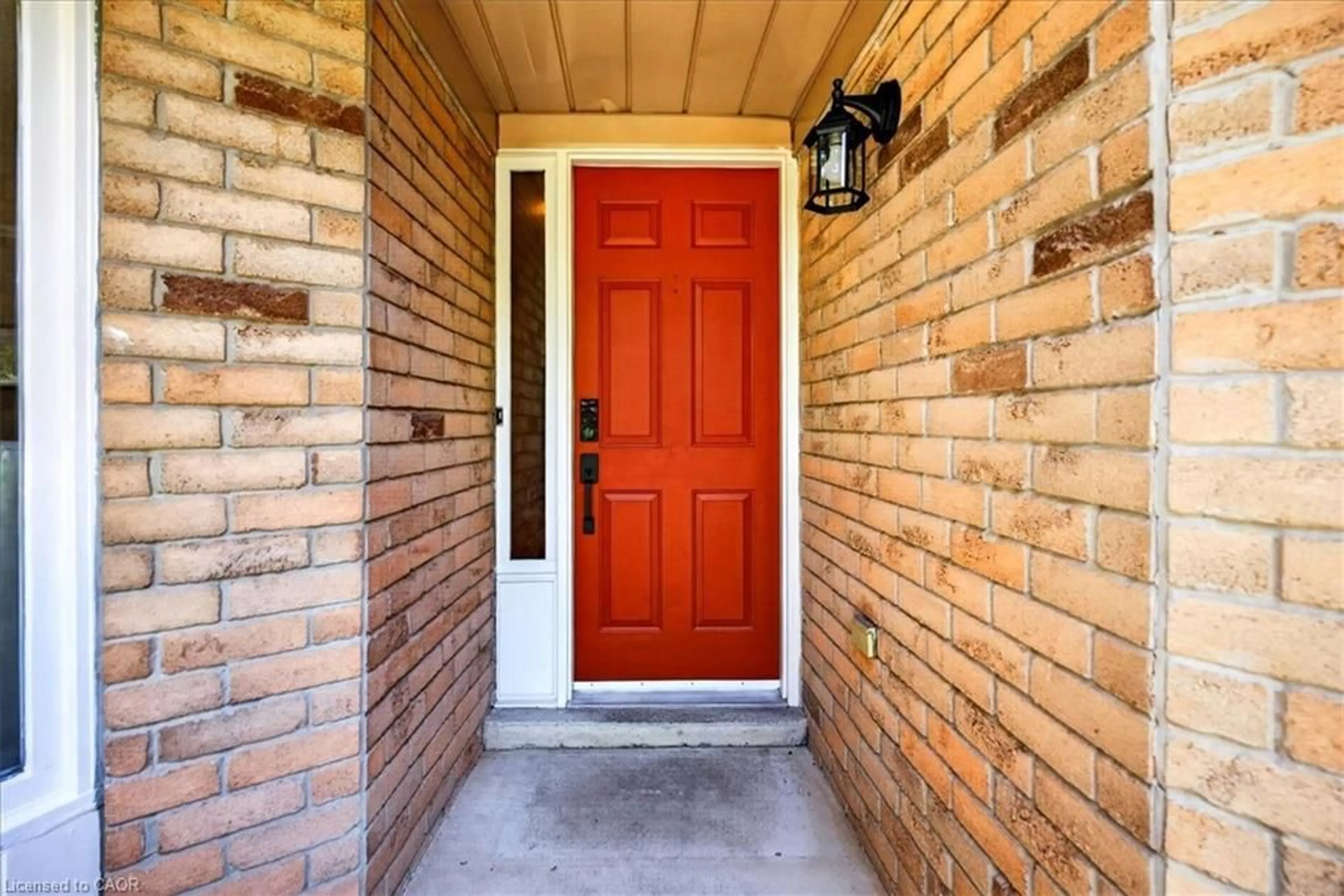 Indoor entryway for 799 Hawkins Cres, Burlington Ontario L7S 2C2