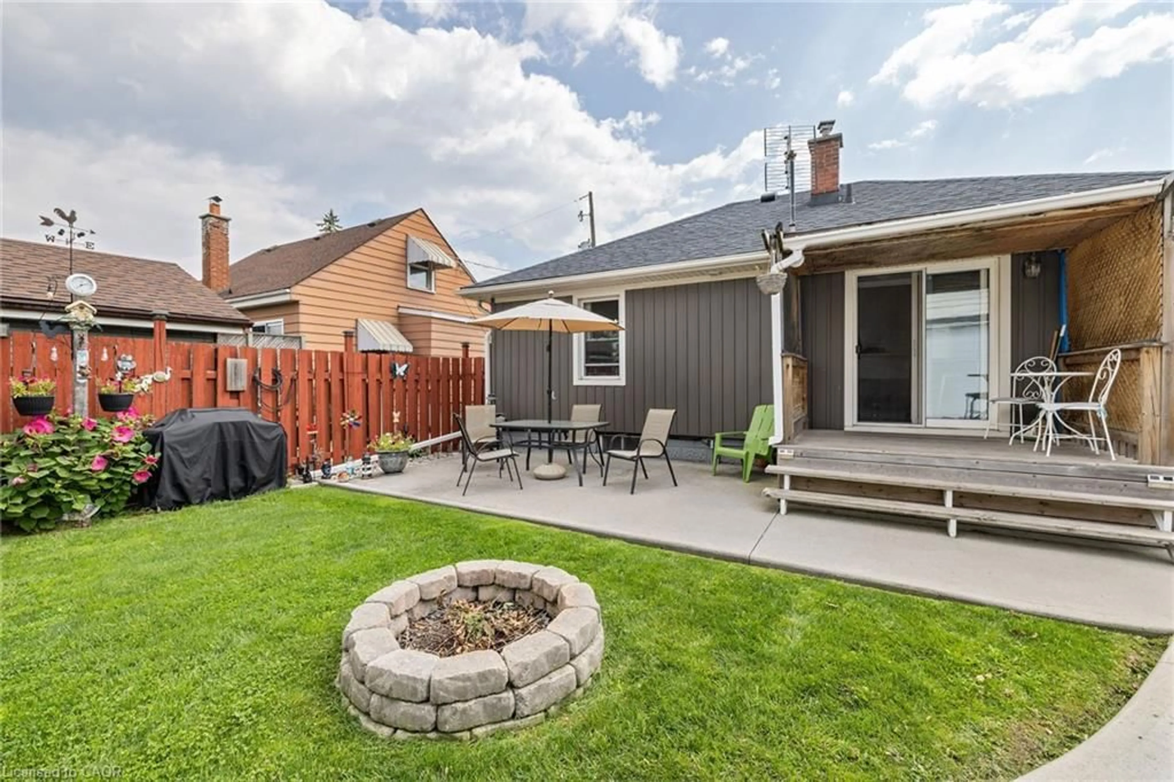 Patio, street for 625 Tate Ave, Hamilton Ontario L8H 6L4