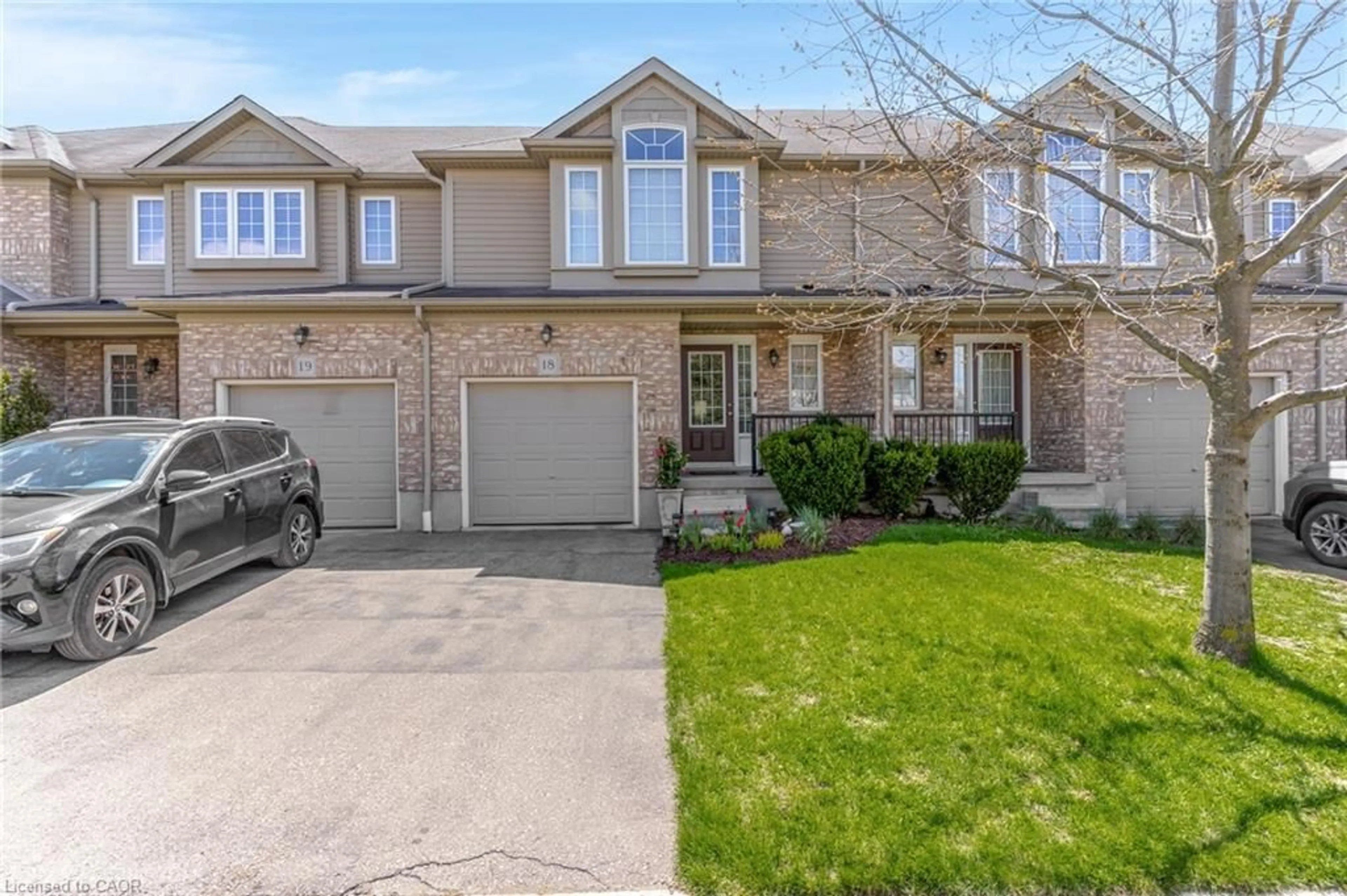 Home with brick exterior material, street for 555 Chablis Dr #18, Waterloo Ontario N2T 0A5