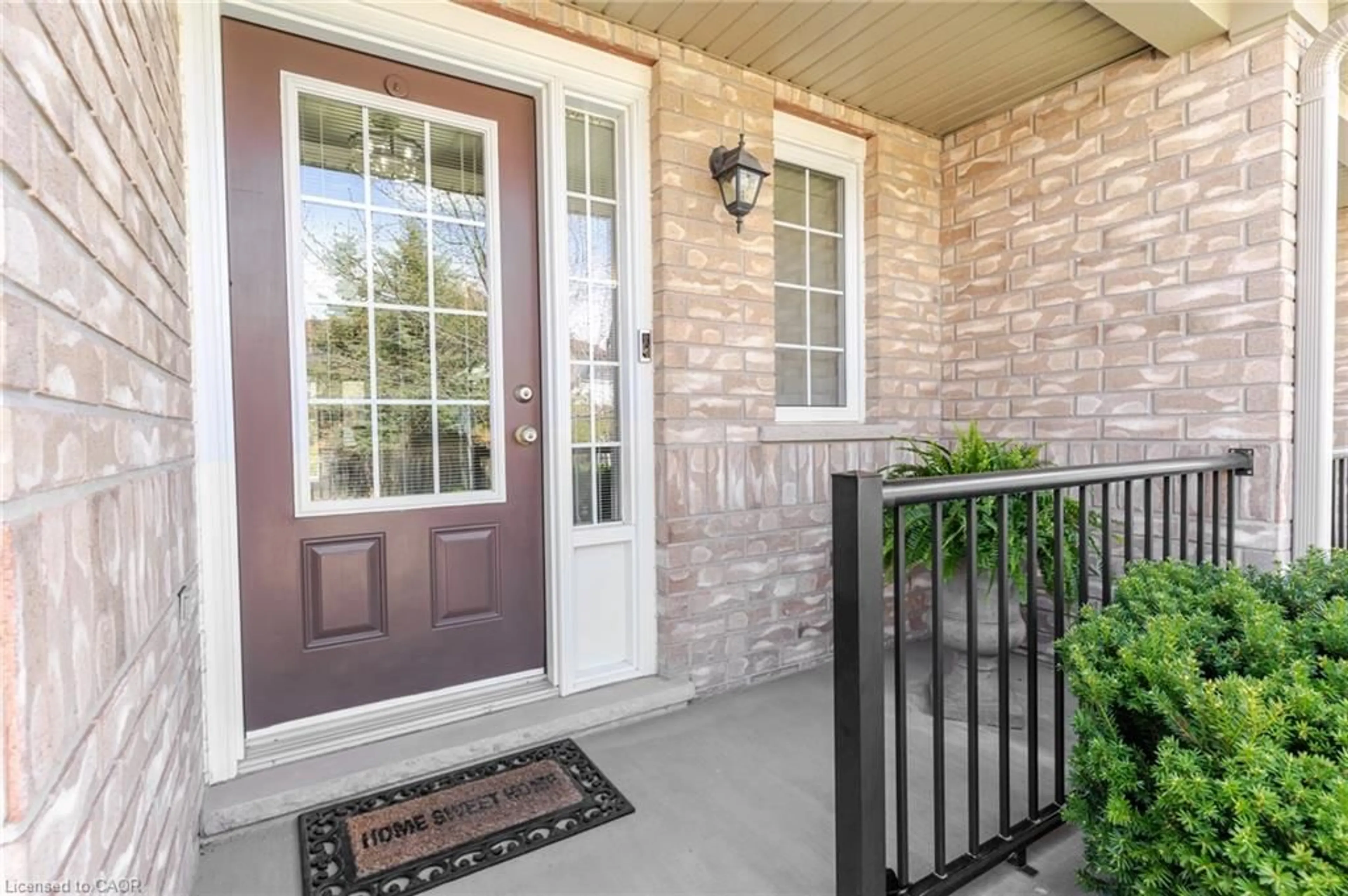Indoor entryway for 555 Chablis Dr #18, Waterloo Ontario N2T 0A5