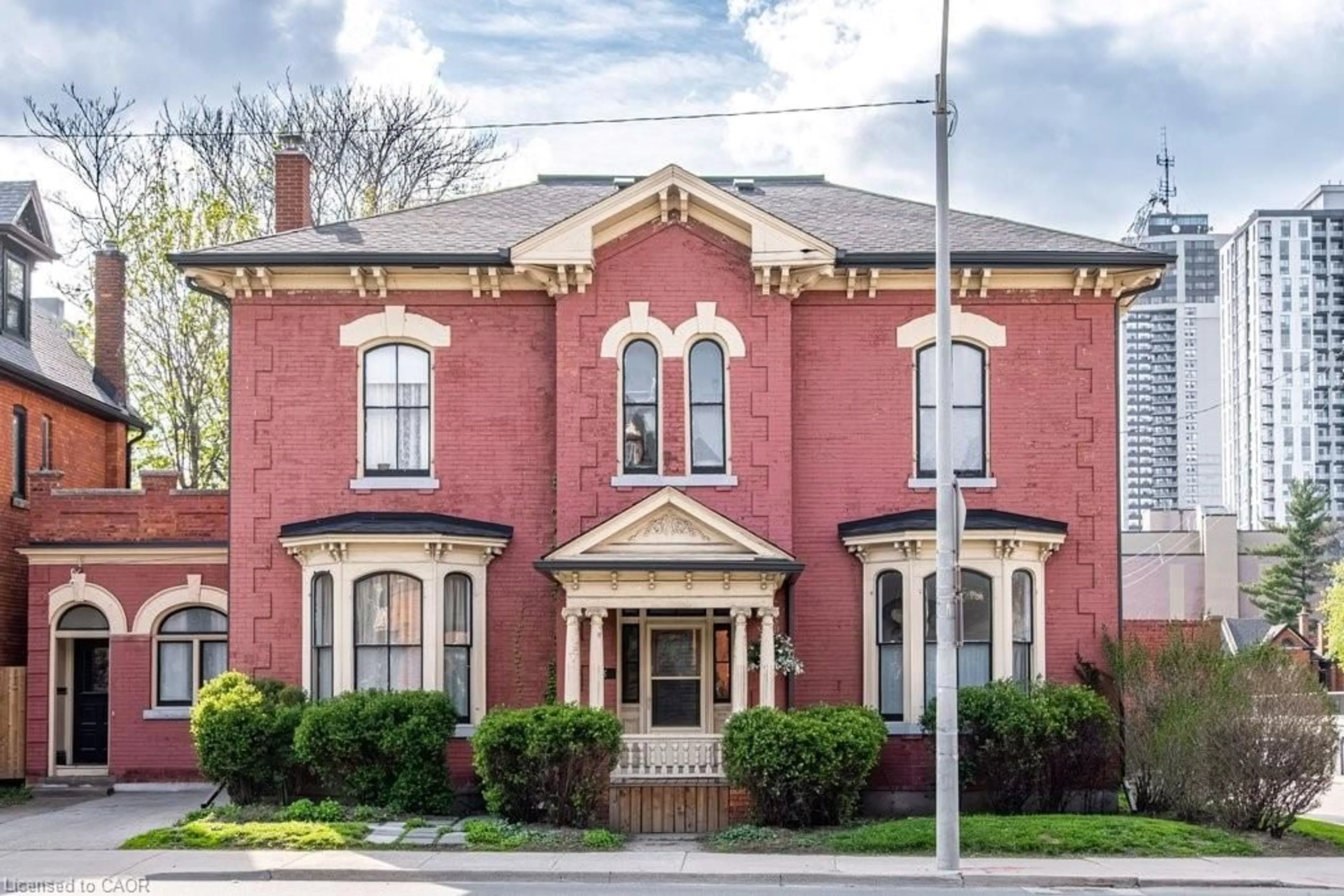 Home with brick exterior material, building for 58 Wellington St, Hamilton Ontario L8N 2R1