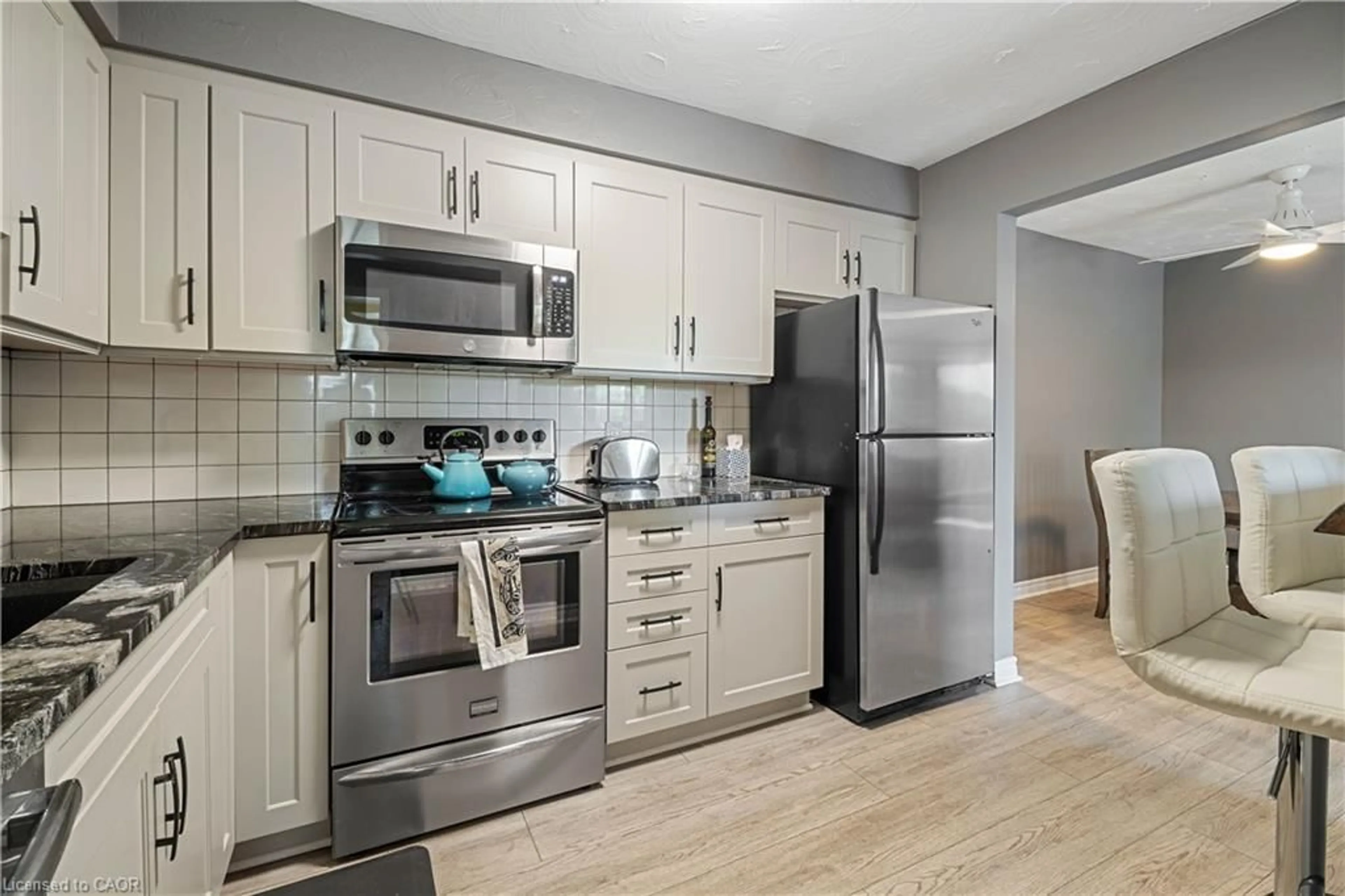 Standard kitchen, unknown for 78 Welland St #302, Thorold Ontario L2V 2C1