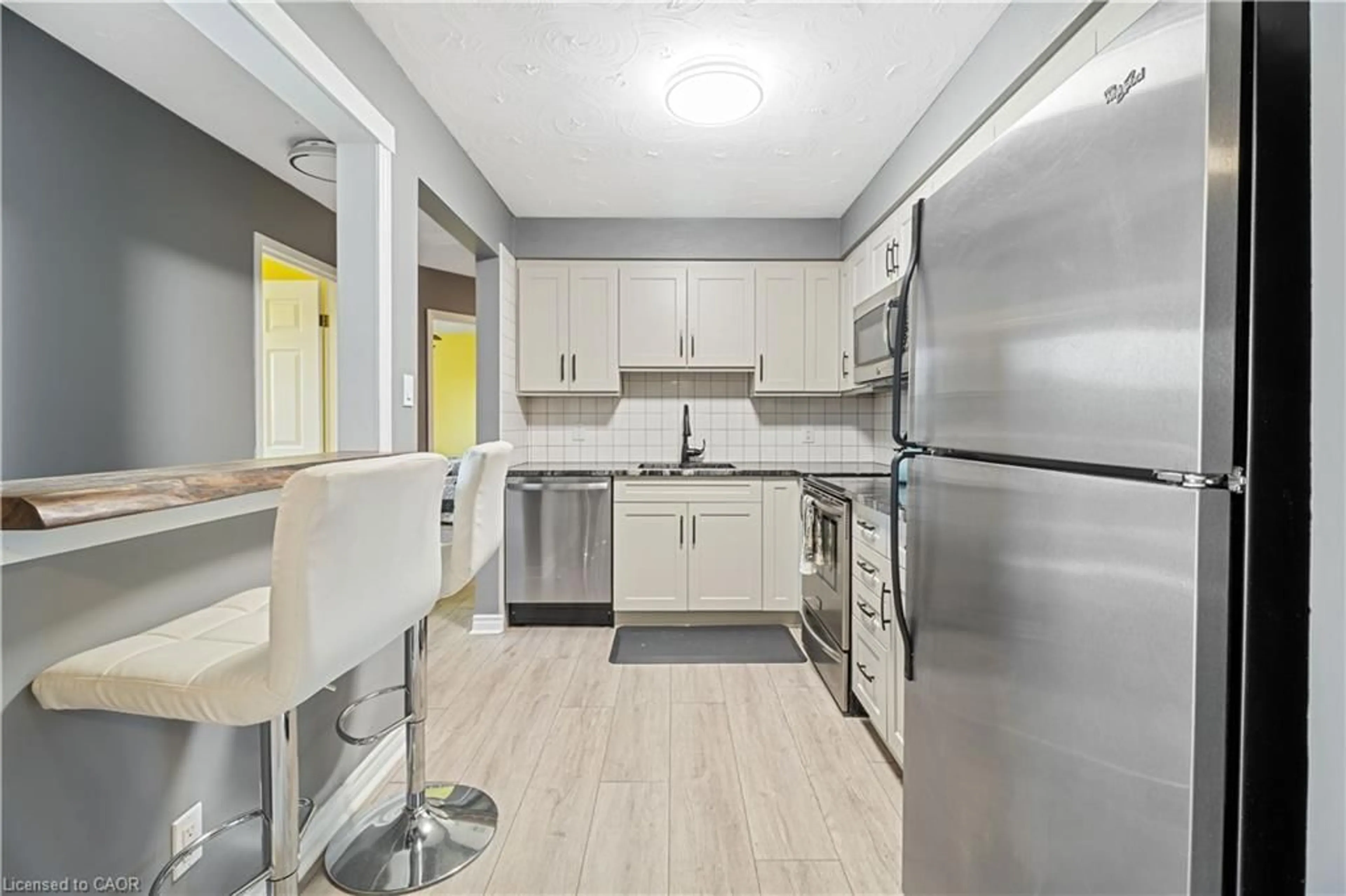 Standard kitchen, unknown for 78 Welland St #302, Thorold Ontario L2V 2C1