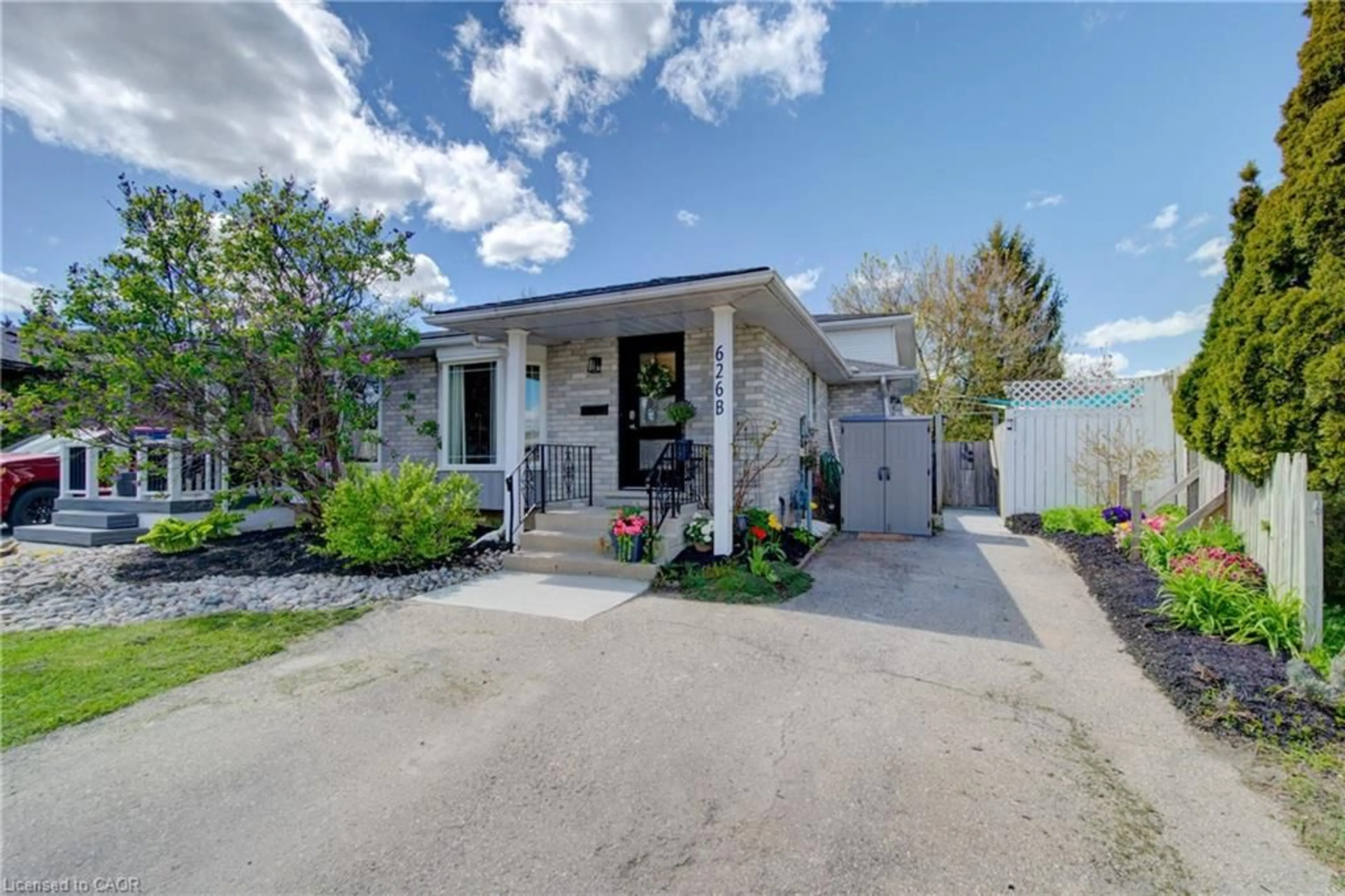 Unknown for 626 Settlersfield Crt #B, Waterloo Ontario N2T 2K6