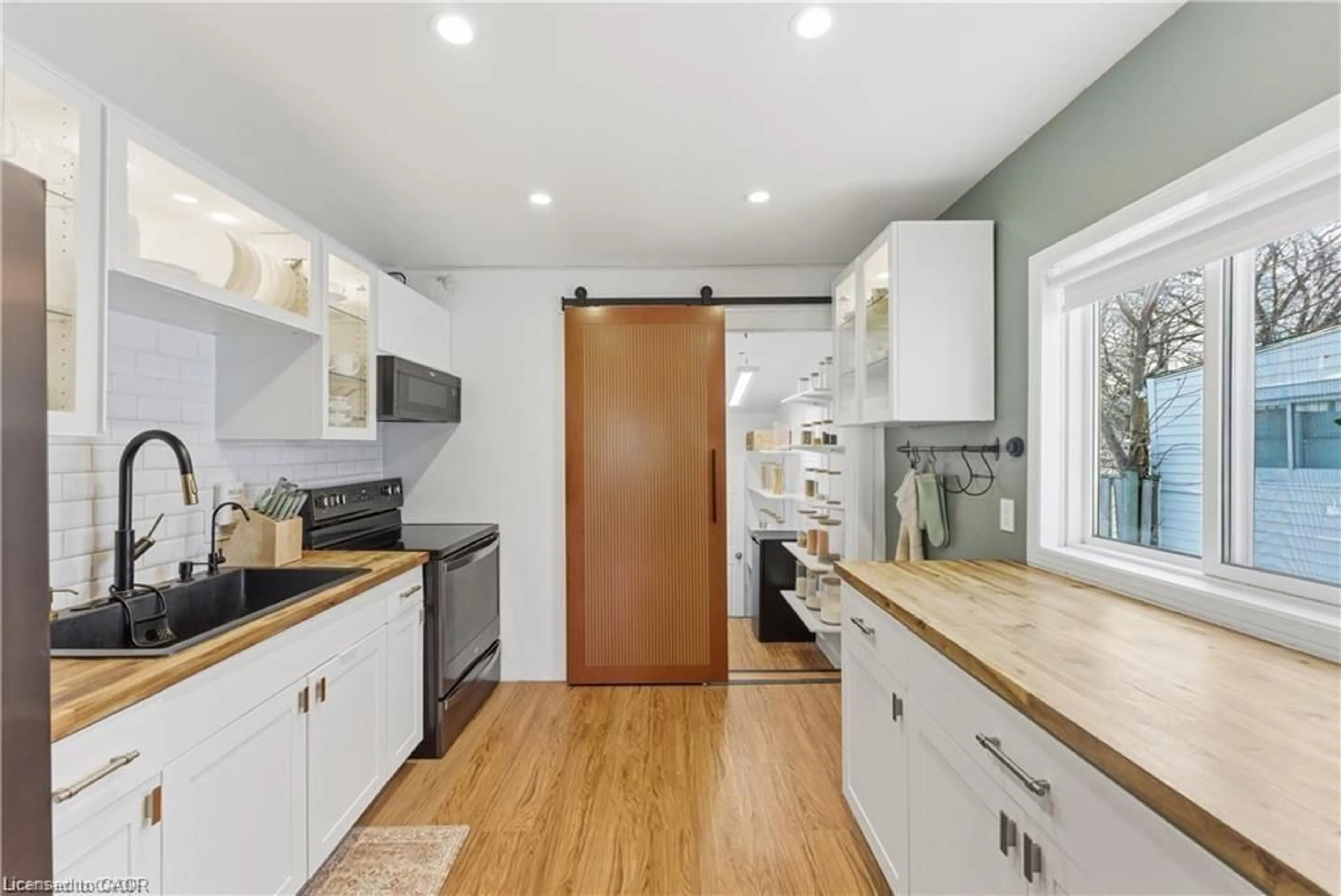 Open concept kitchen, unknown for 412 Welland Ave, St. Catharines Ontario L2M 5T8
