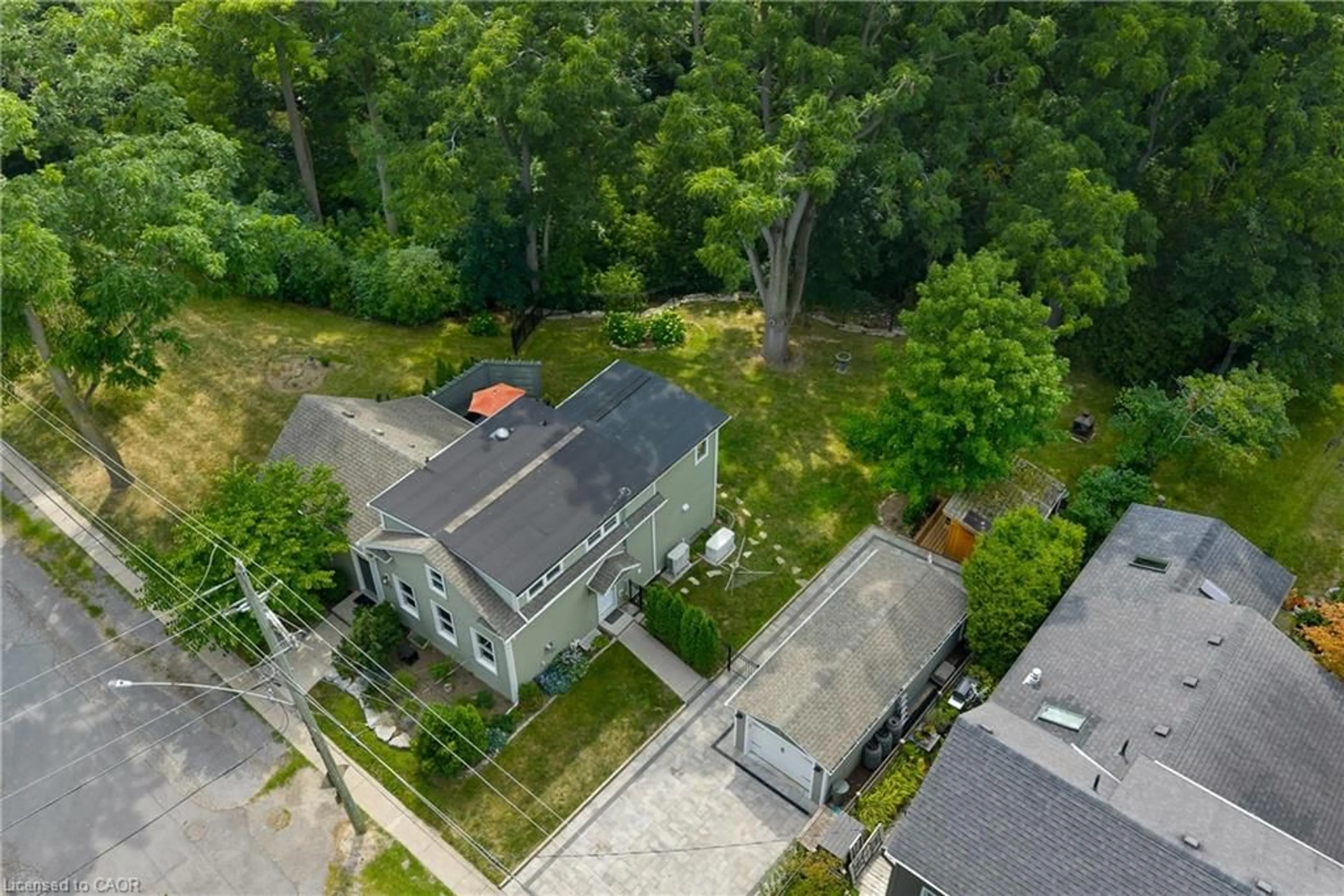 A pic from outside/outdoor area/front of a property/back of a property/a pic from drone, street for 4158 Bridgeport Dr, Lincoln Ontario L0R 2E0